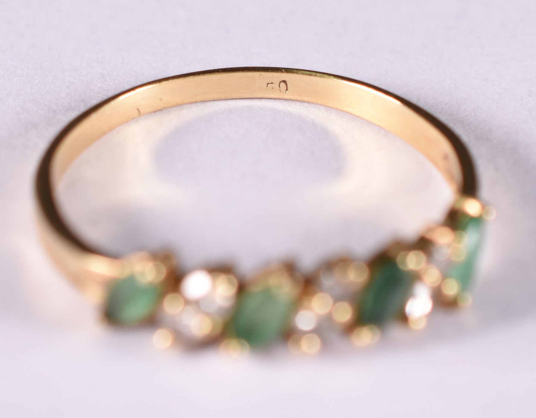 Anel de ouro amarelo com 6 brilhantes e 4 esmeraldas . Aro 18 ( Por... - foto 4 de 4
