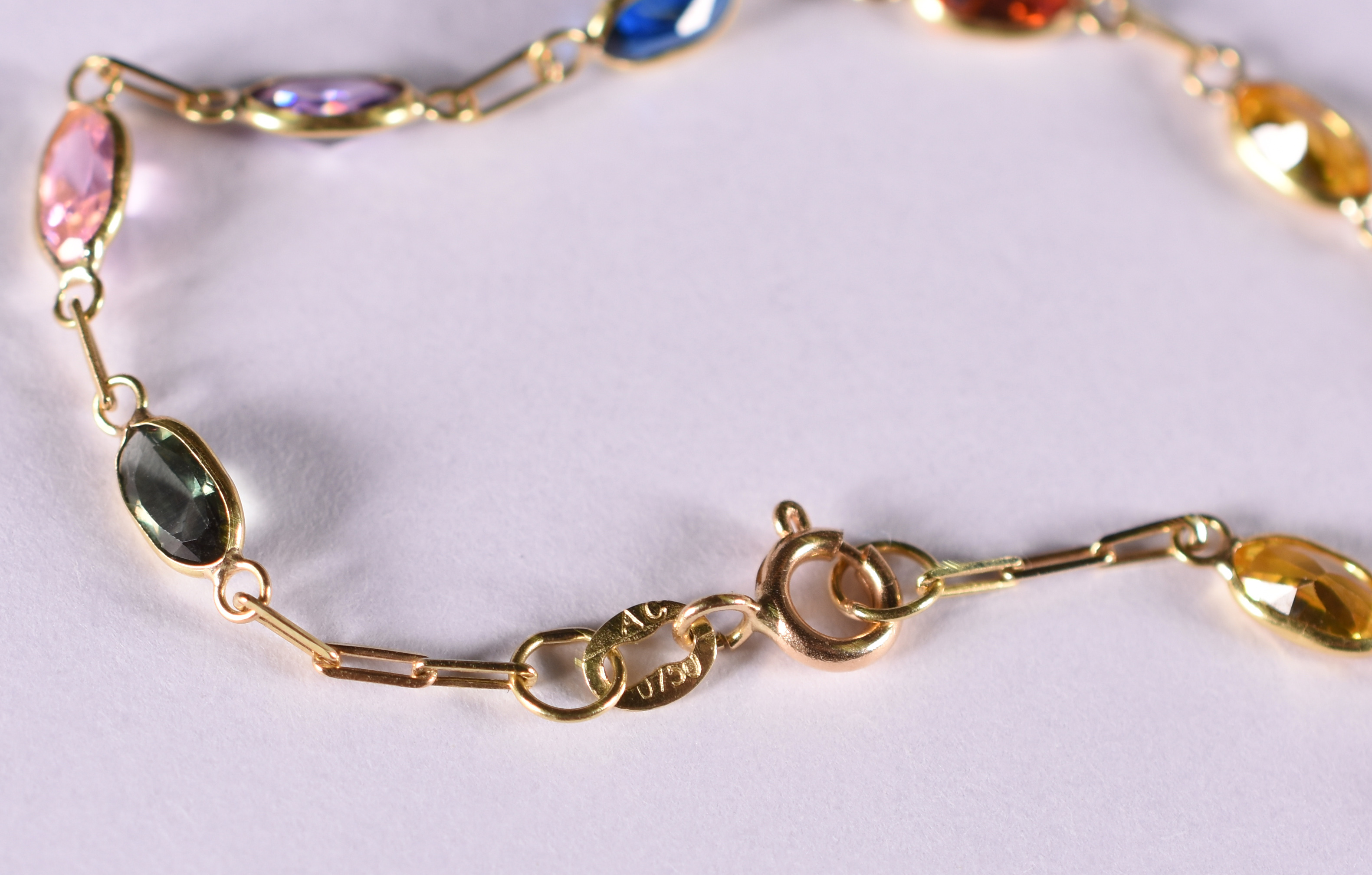 Pulseira de ouro amarelo com pedras coloridas ( Por questão de... - foto 2 de 2