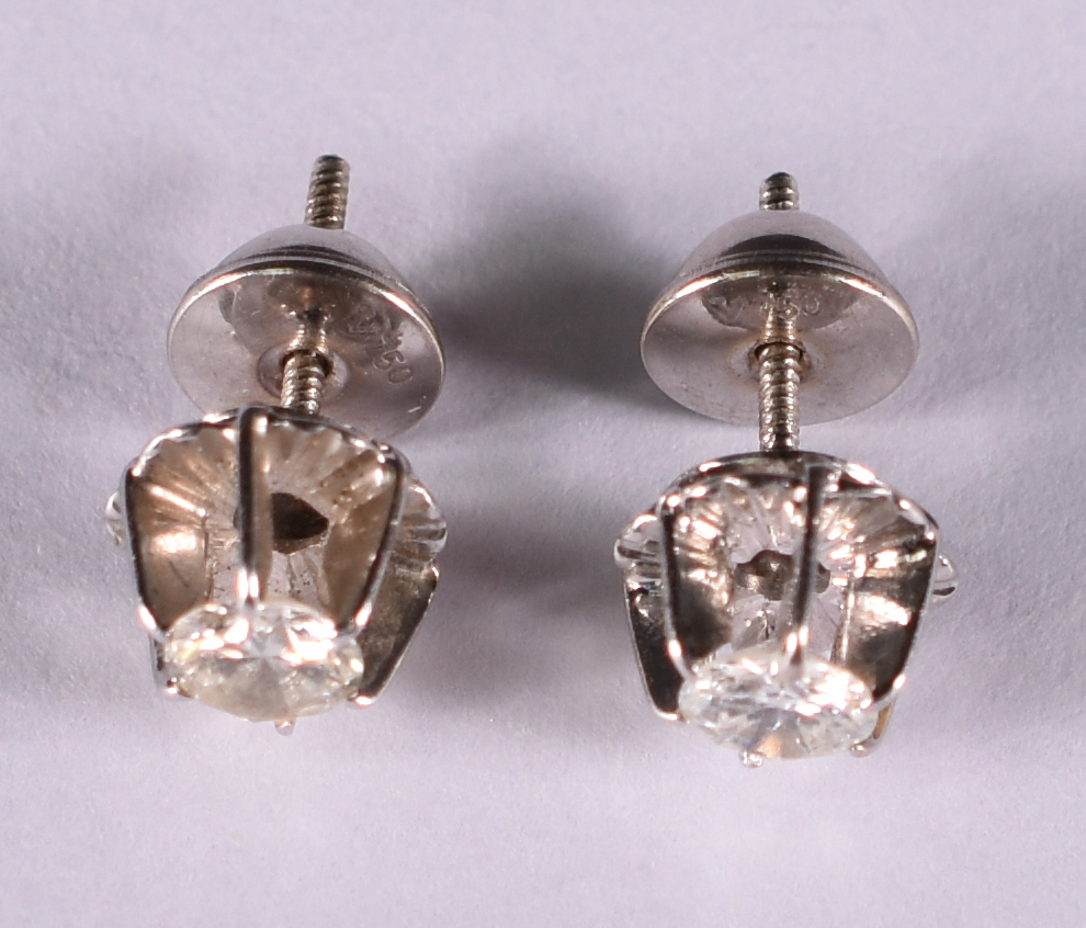 Par de brincos " iluzão " de ouro branco com 2 brilhantes de 0.20ct... - foto 1 de 4