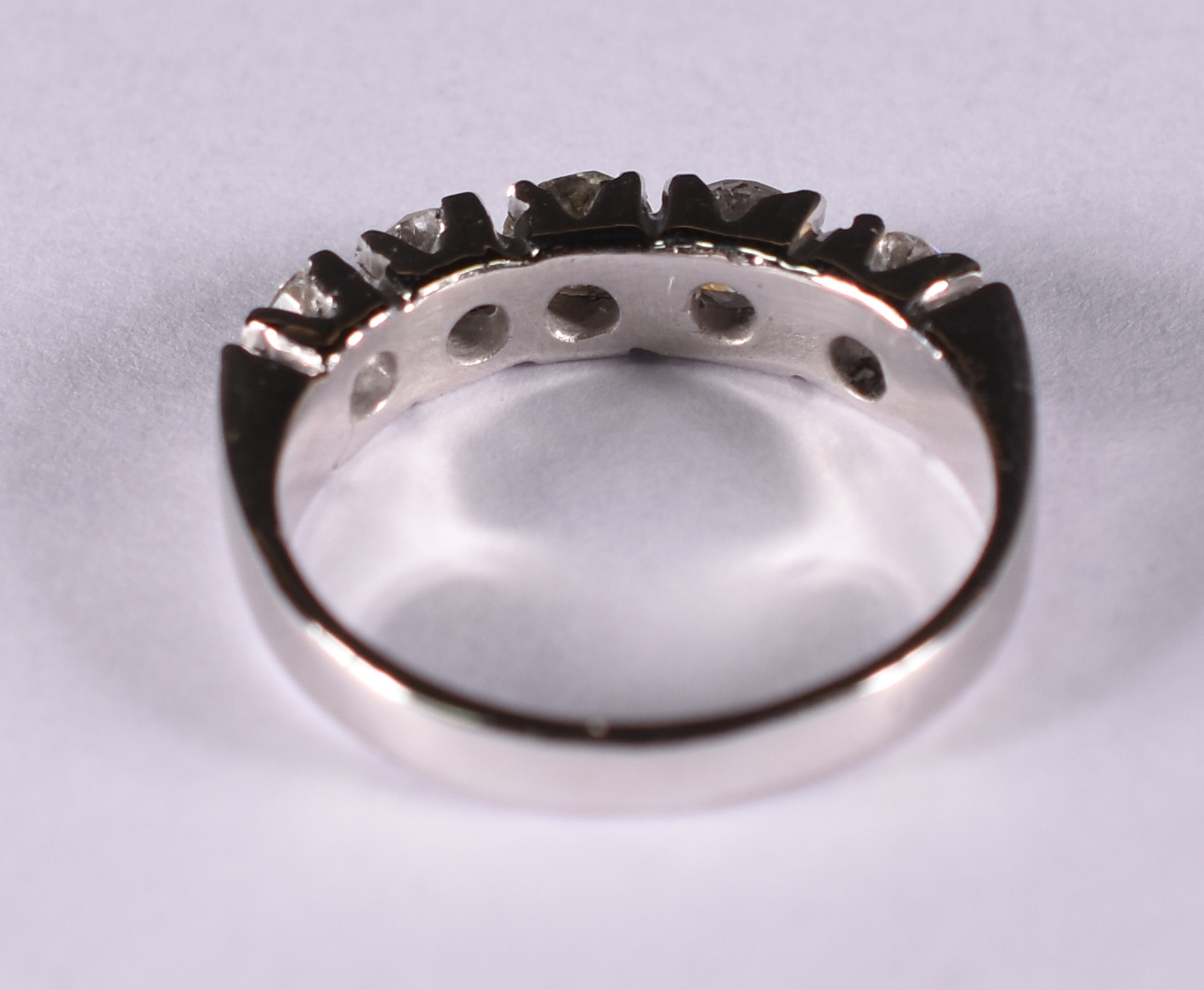 Anel de ouro branco com 5 brilhantes de 0.20 cada , total 1.0 ct. Aro... - foto 3 de 3