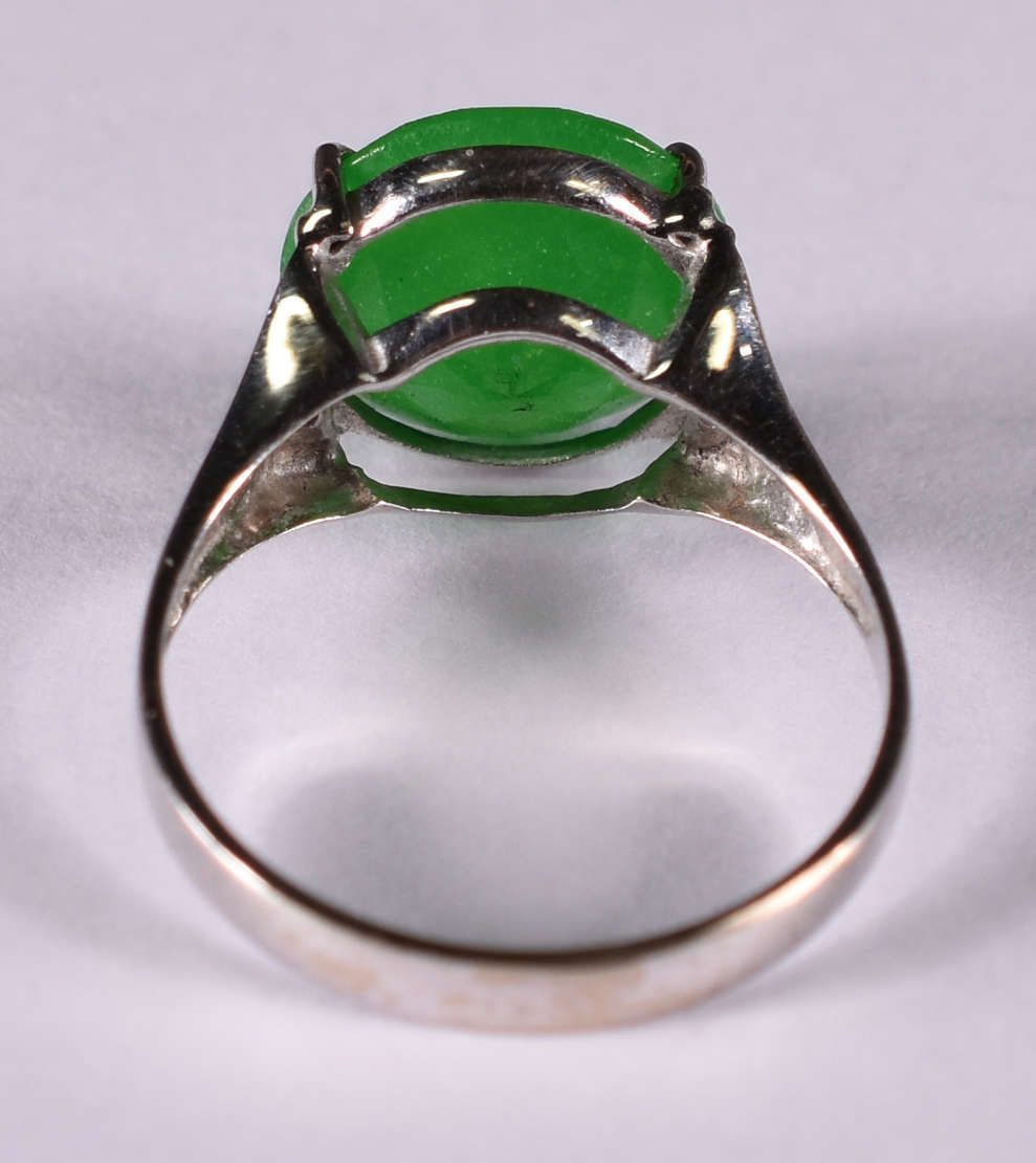 Anel de ouro branco com pedra verde , possivelmente esmeralda . Aro 20  ( Por questão de segurança a, foto 4 de 4