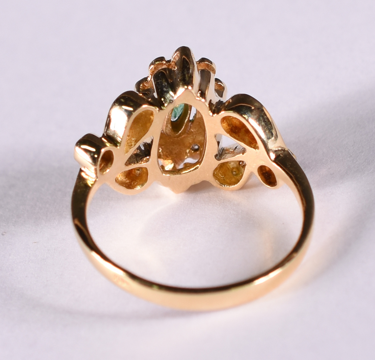 Anel de ouro amarelo com 18 brilhantes e 1 esmeralda . Aro 16 ( Por... - foto 3 de 3