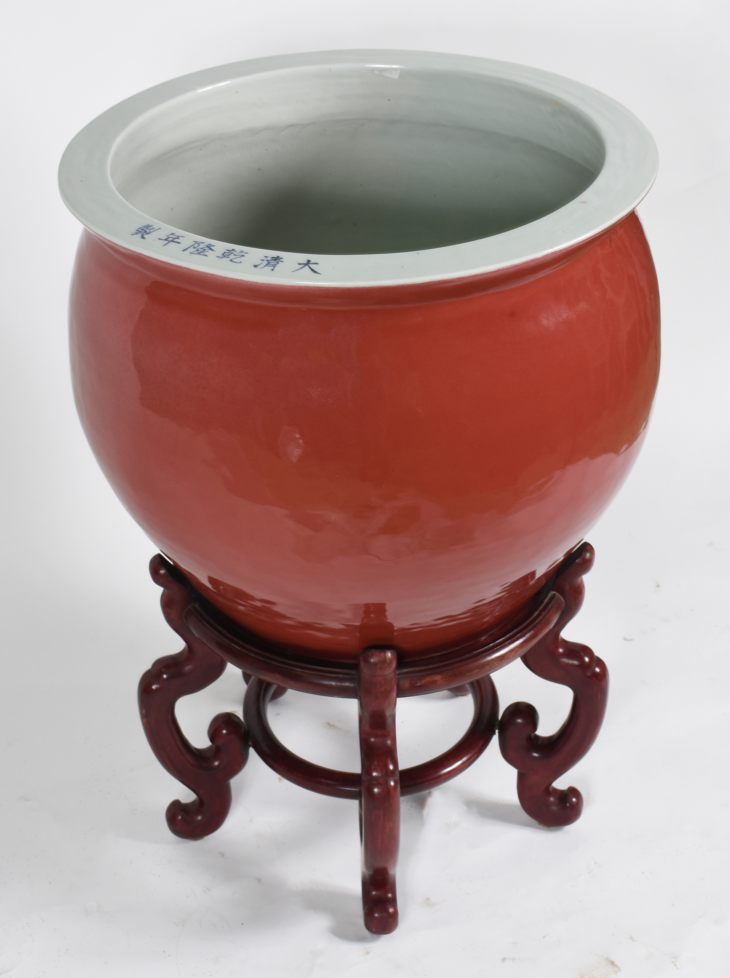 Cachepot de porcelana oriental na cor rouge de fer, assinado na... - foto 1 de 4