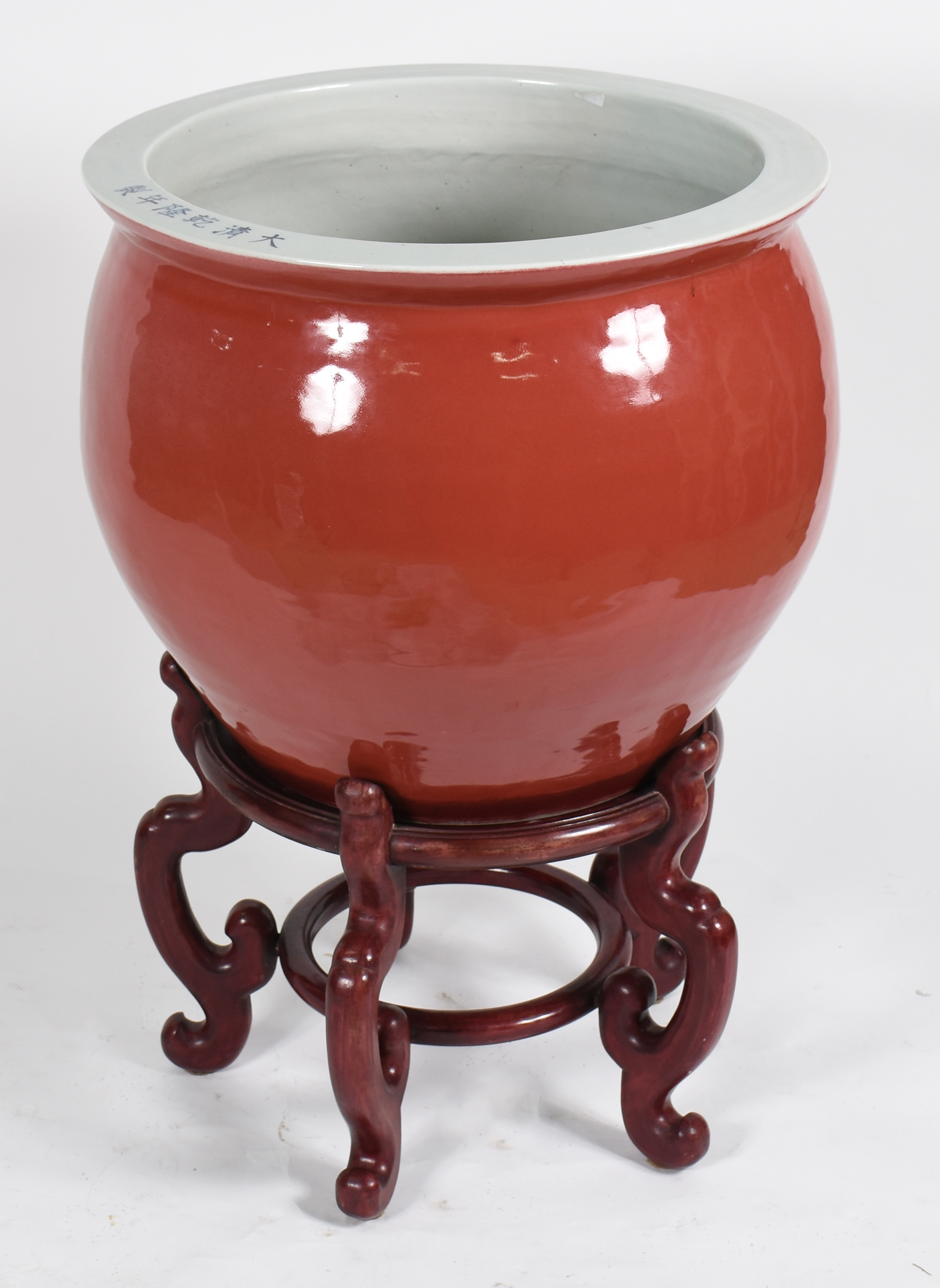 Cachepot de porcelana oriental na cor rouge de fer, assinado na... - foto 3 de 4