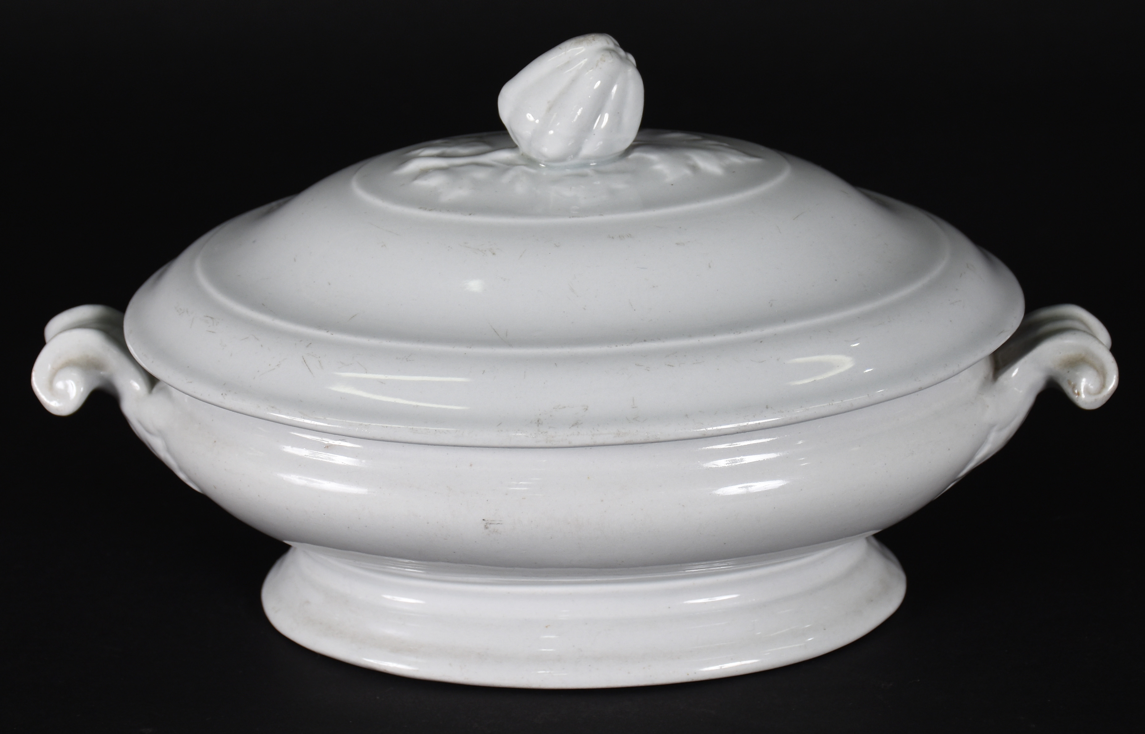 Pequena sopeira Inglesa de porcelana branca . - foto 1 de 4