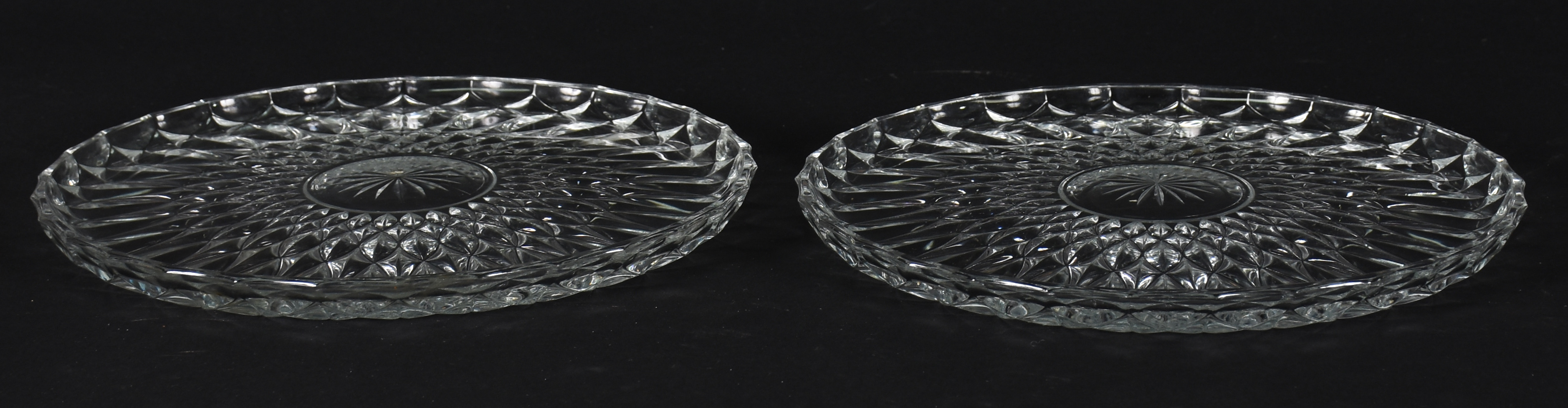 Dois pratos para bolo de cristal . - foto 1 de 2