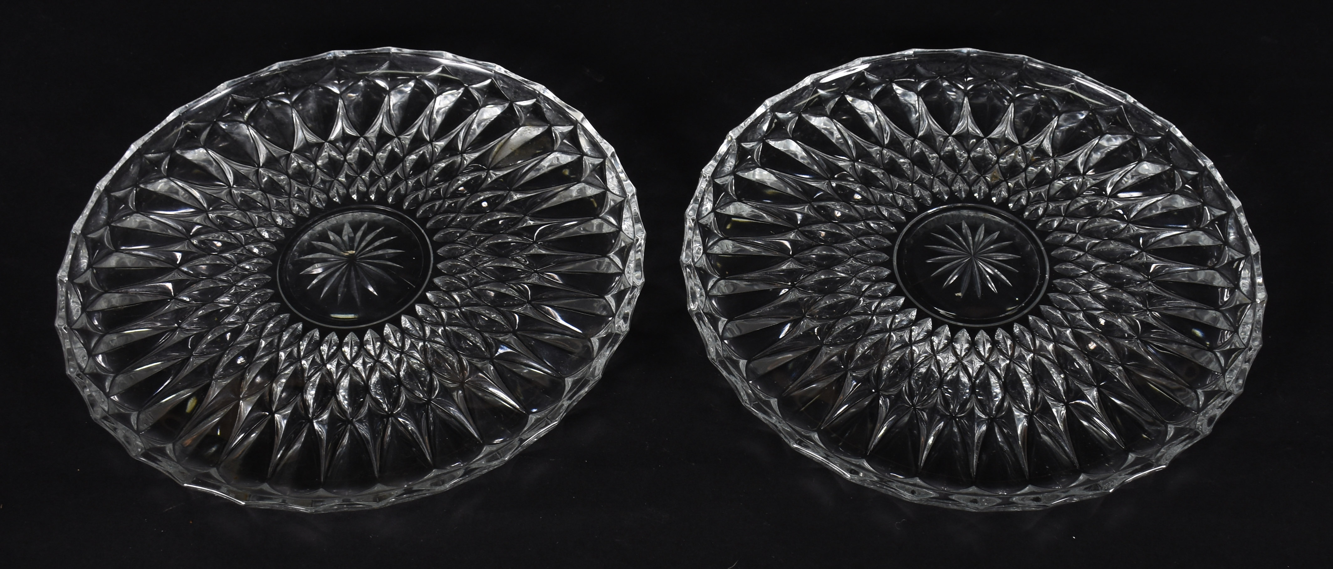 Dois pratos para bolo de cristal . - foto 2 de 2
