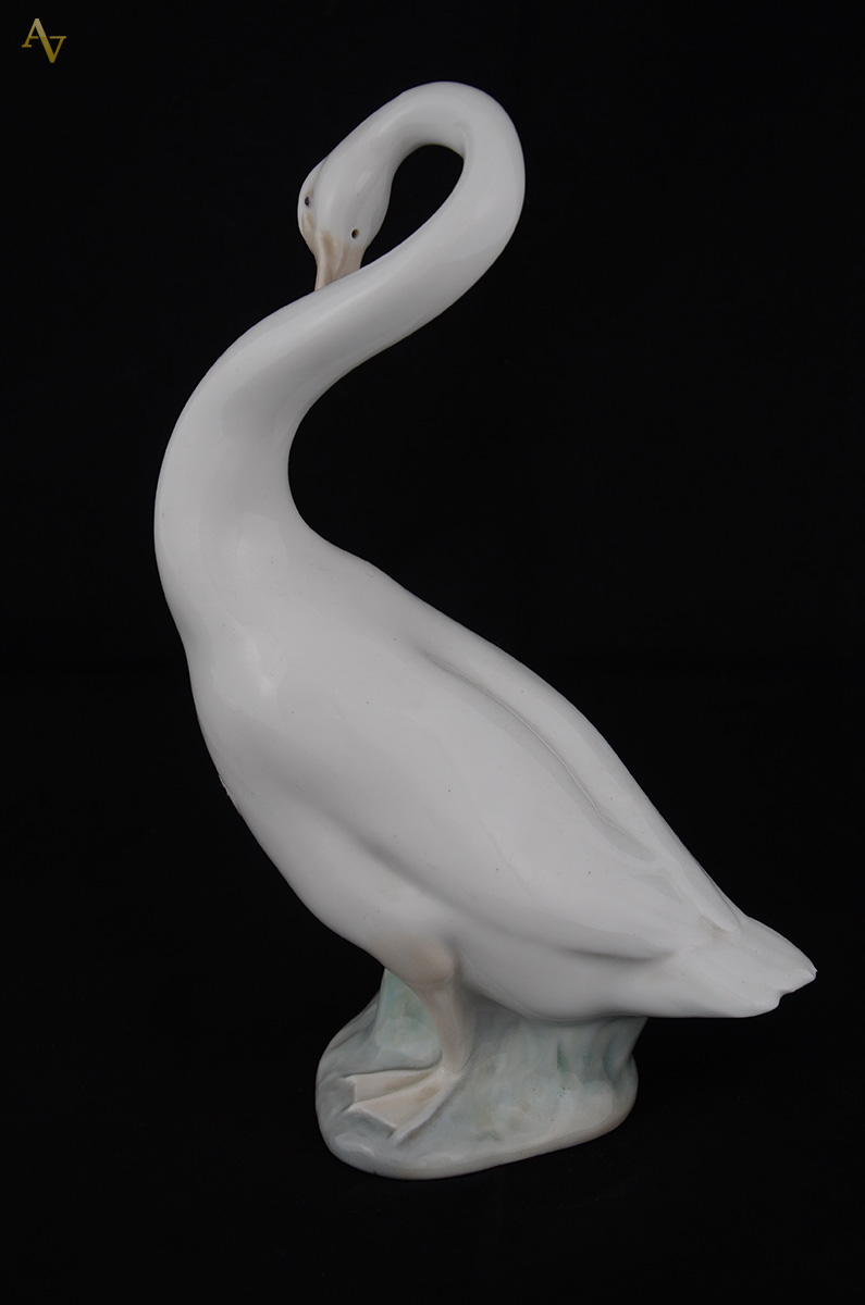 Escultura de porcelana LLADRO representando pato. Altura 23 cm. - foto 2 de 2