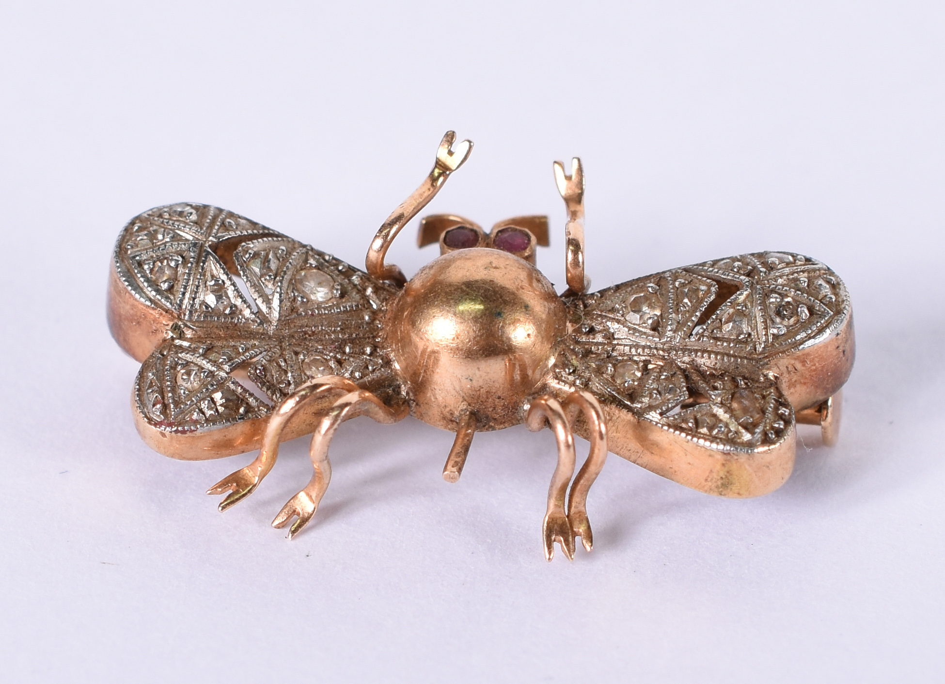 Broche antigo de ouro 18 com brilhantes em formato de borboleta . (... - foto 3 de 3