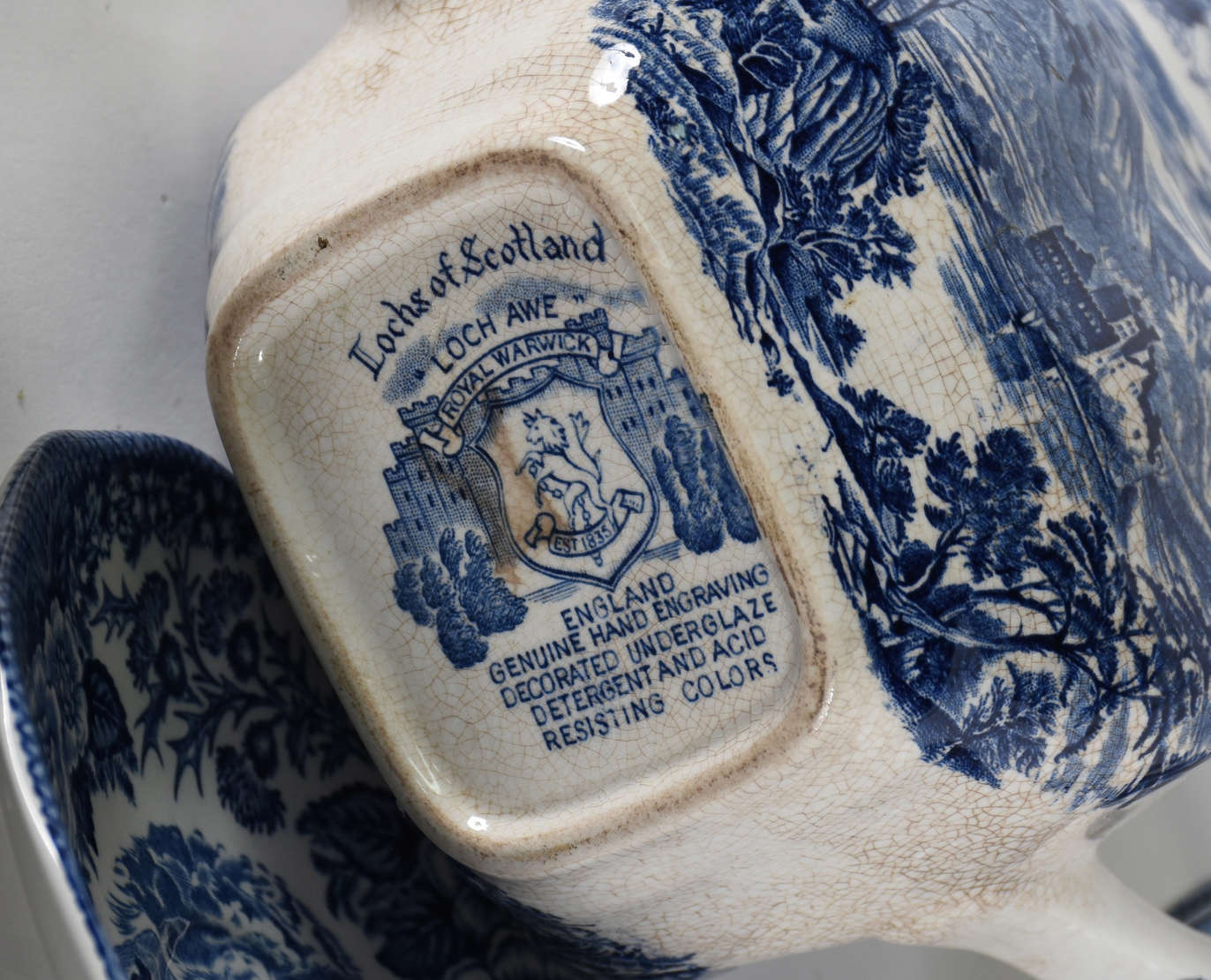Serviço de chá de porcelana Inglesa sendo , 14 xícaras com pires , 12... - foto 4 de 7