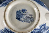 Serviço de chá de porcelana Inglesa sendo , 14 ... - Serviço de chá de porcelana Inglesa sendo , 14 xícaras com pires , 12 pratos sobremesa , 2 bules, leiteira , açucareiro e 4 bowls .  ( alguns co...