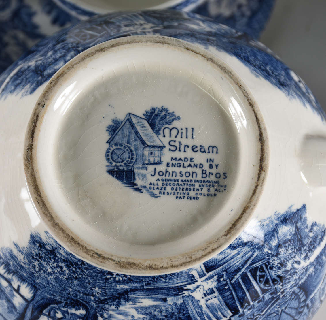 Serviço de chá de porcelana Inglesa sendo , 14 xícaras com pires , 12... - foto 7 de 7