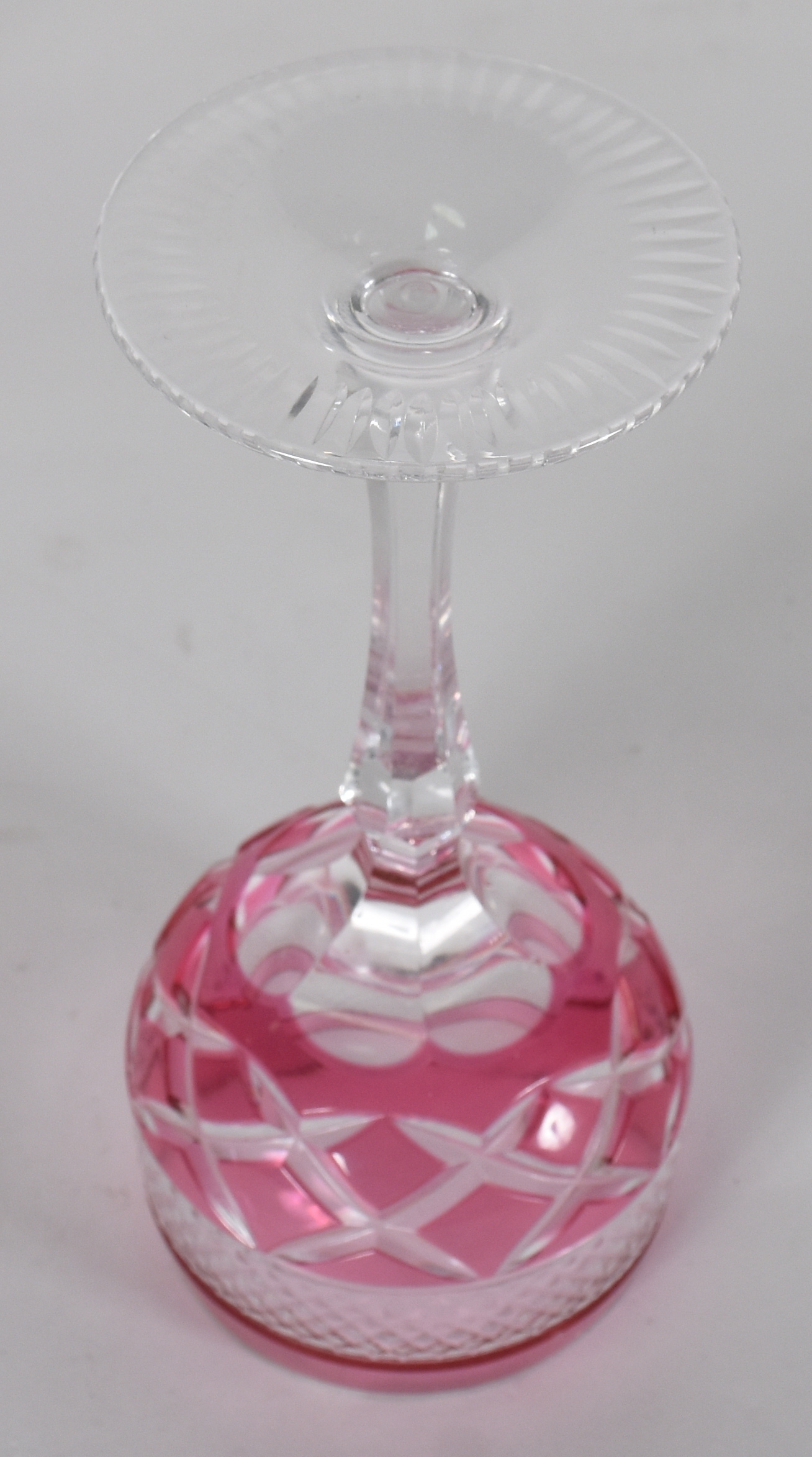 Cinco cálices para vinho de pé alto em cristal double rosa lapidado. - foto 3 de 3