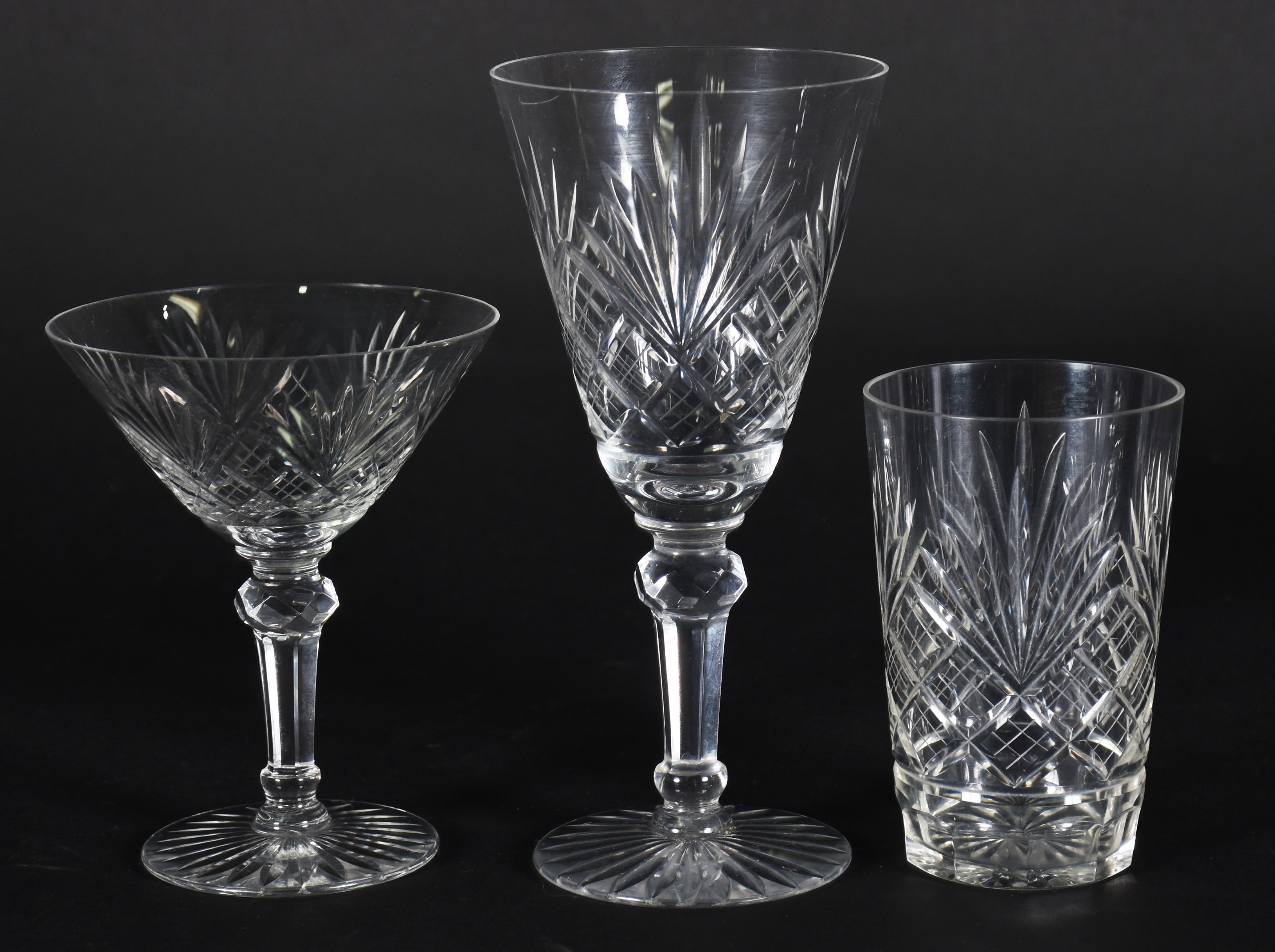Serviço de cristal lapidado, composto de , 7 cálices para água, 6... - foto 4 de 4