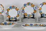 Aparelho de jantar de porcelana real composto d... - Aparelho de jantar de porcelana real composto de , 15 pratos rasos ( bicado) ; 2 fundos ; 14 sobremesa ;1 bowl e 1 travessa . Total 33 peças.