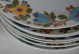 Aparelho de jantar de porcelana real composto d... - Aparelho de jantar de porcelana real composto de , 15 pratos rasos ( bicado) ; 2 fundos ; 14 sobremesa ;1 bowl e 1 travessa . Total 33 peças.