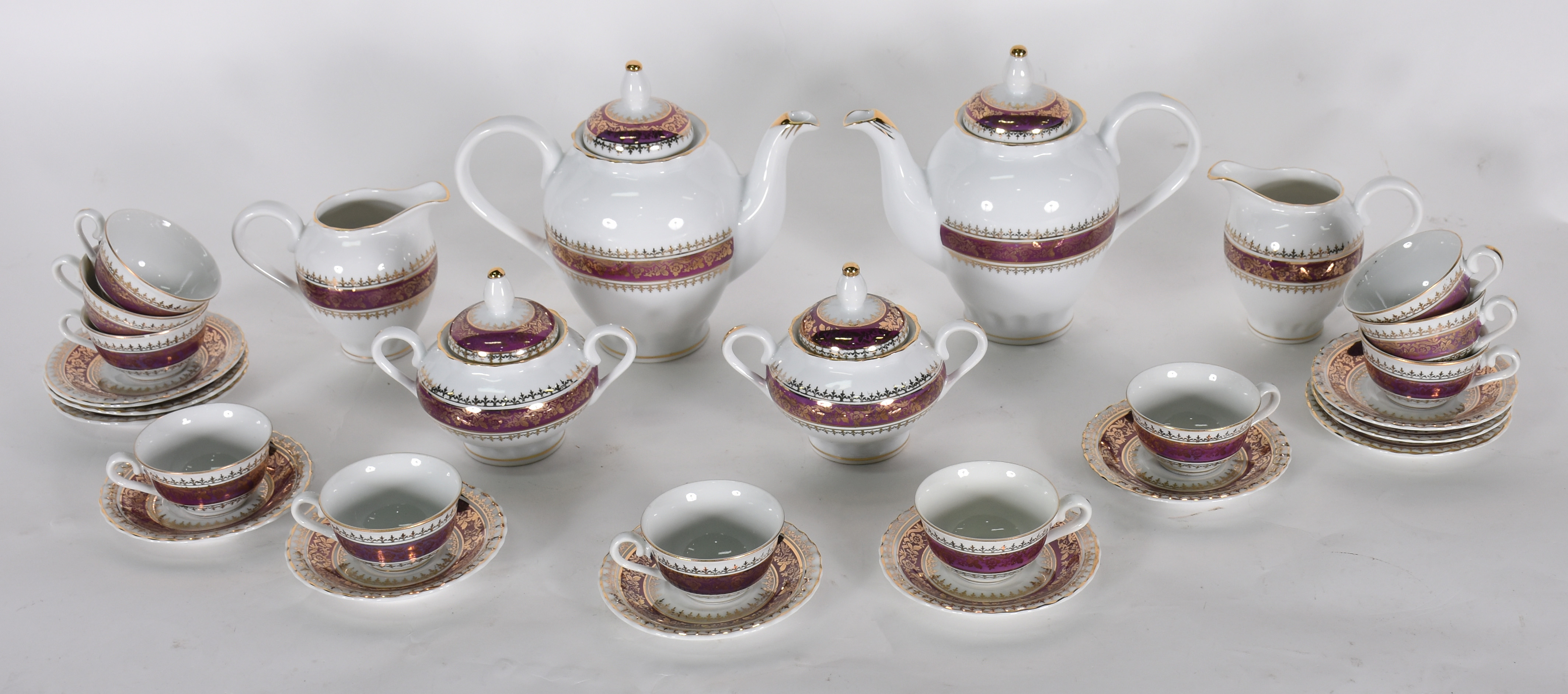 Serviço para café de porcelana steatitta composto de 2 bules ; 2... - foto 1 de 3