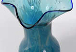 Vaso  de murano azul leitoso, borda feitio babado. - Vaso  de murano azul leitoso, borda feitio babado.