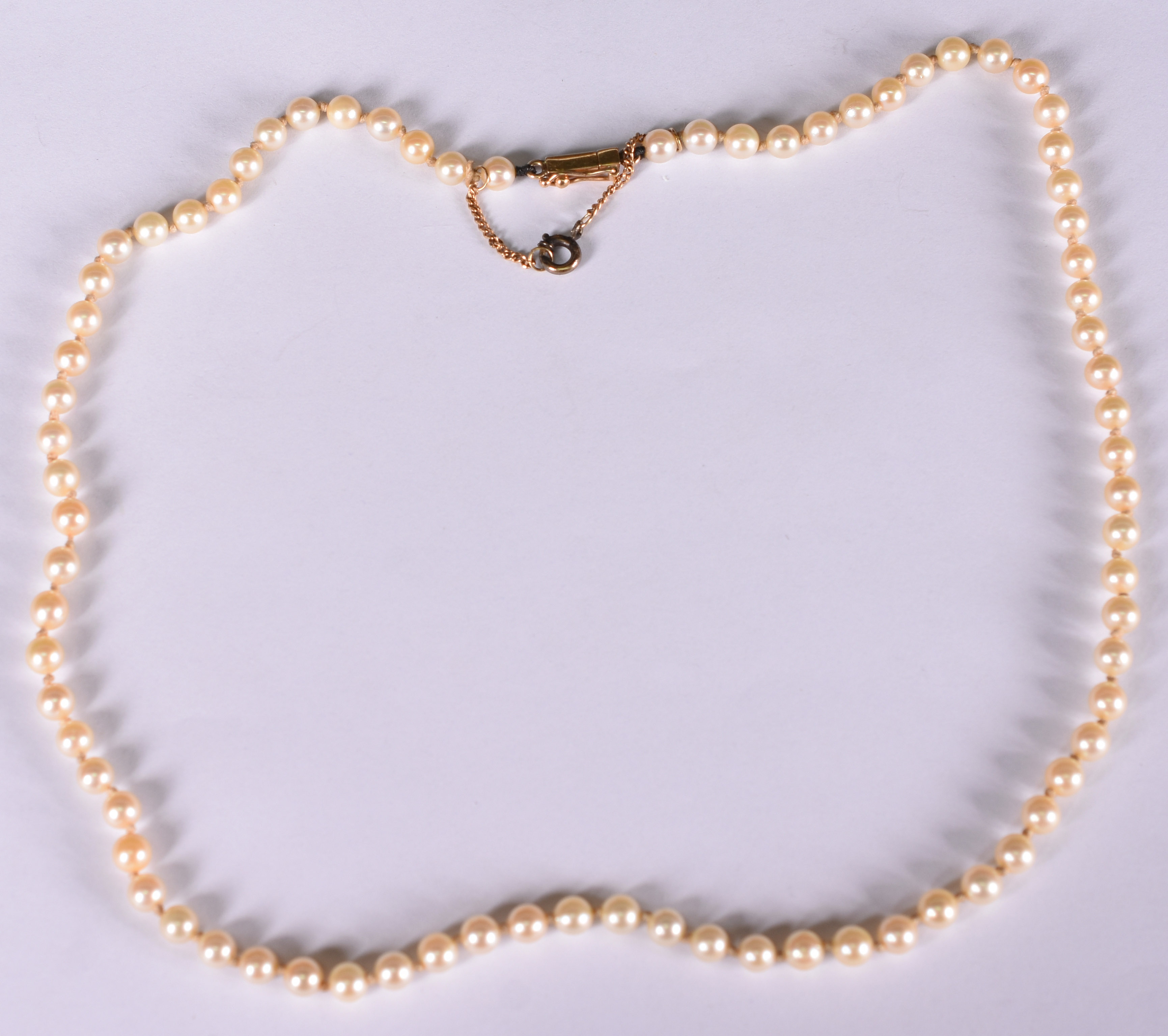 Colar de pérolas com fecho de ouro ( Por questão de segurança a peça... - foto 1 de 2