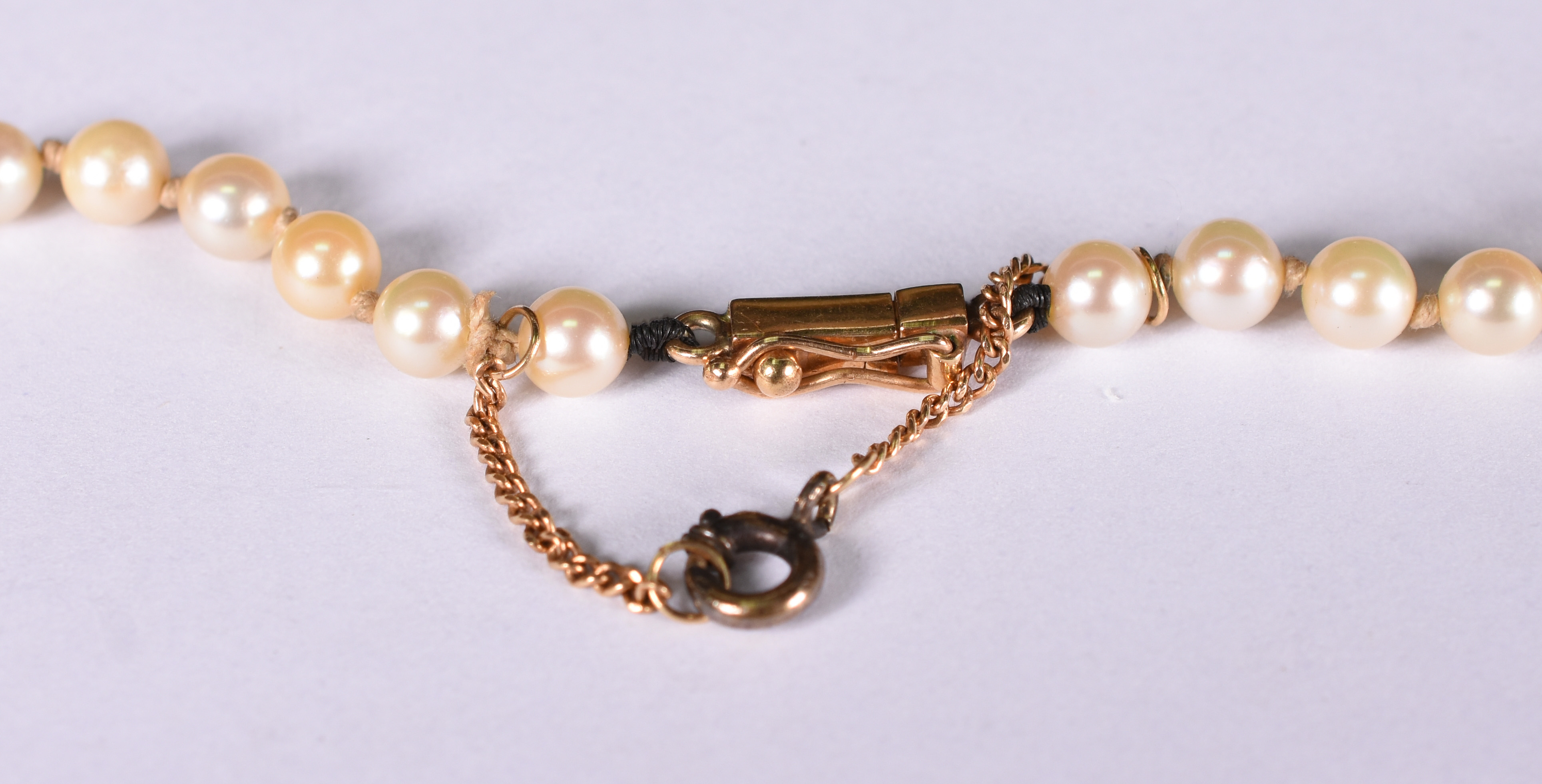 Colar de pérolas com fecho de ouro ( Por questão de segurança a peça... - foto 2 de 2