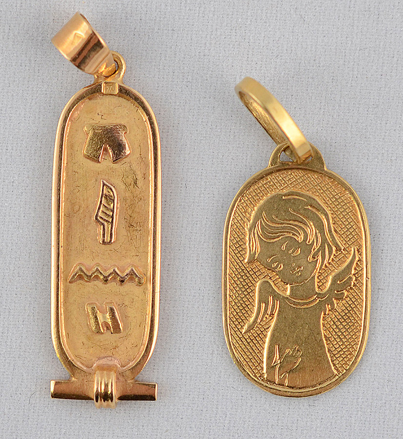 Dois pendentes em ouro amarelo 18 k - 750, sendo figura menina e...