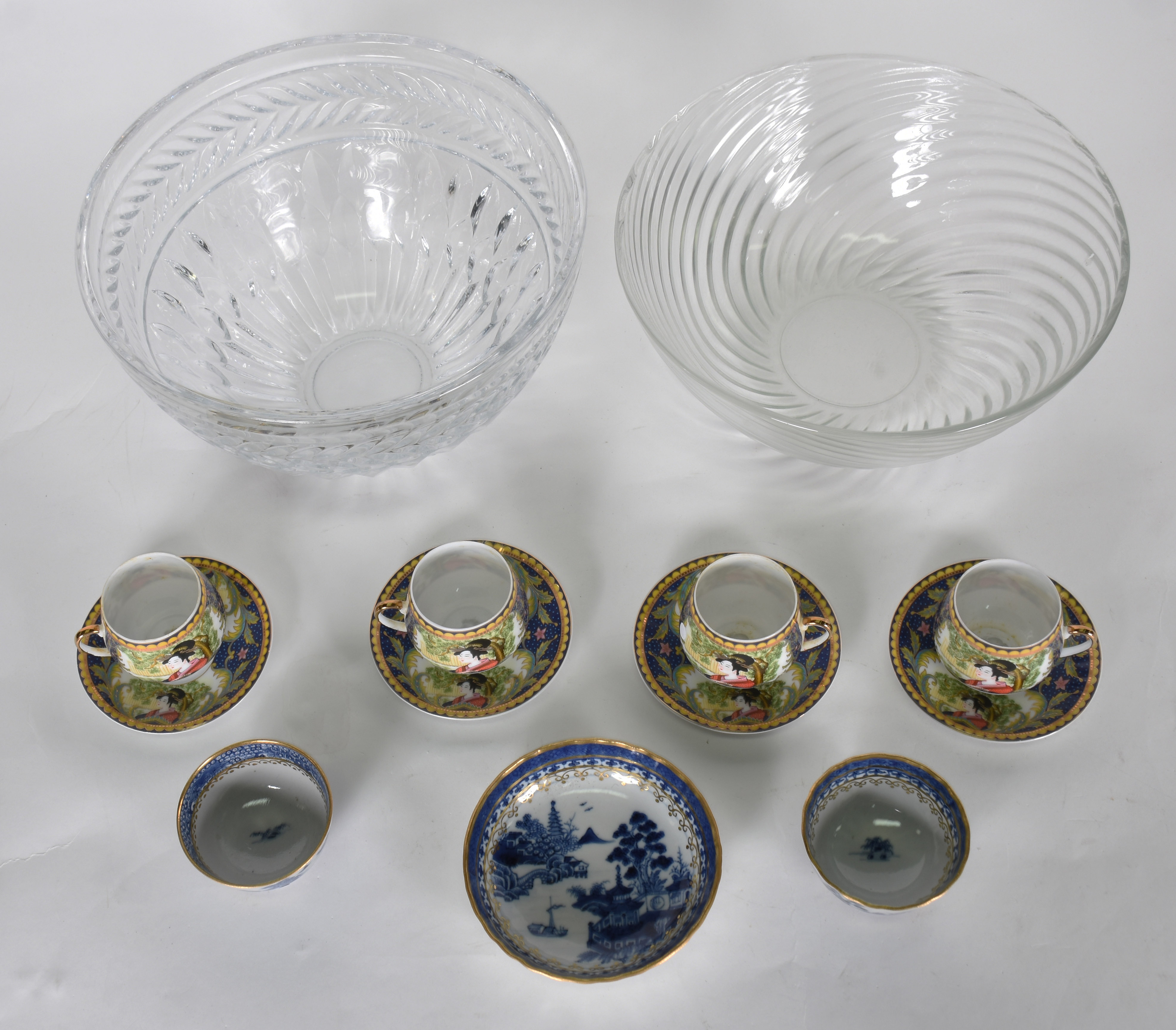 Diversas peças sendo , Dois bowls , 1 de cristal e 1 de vidro Francês... - foto 3 de 6