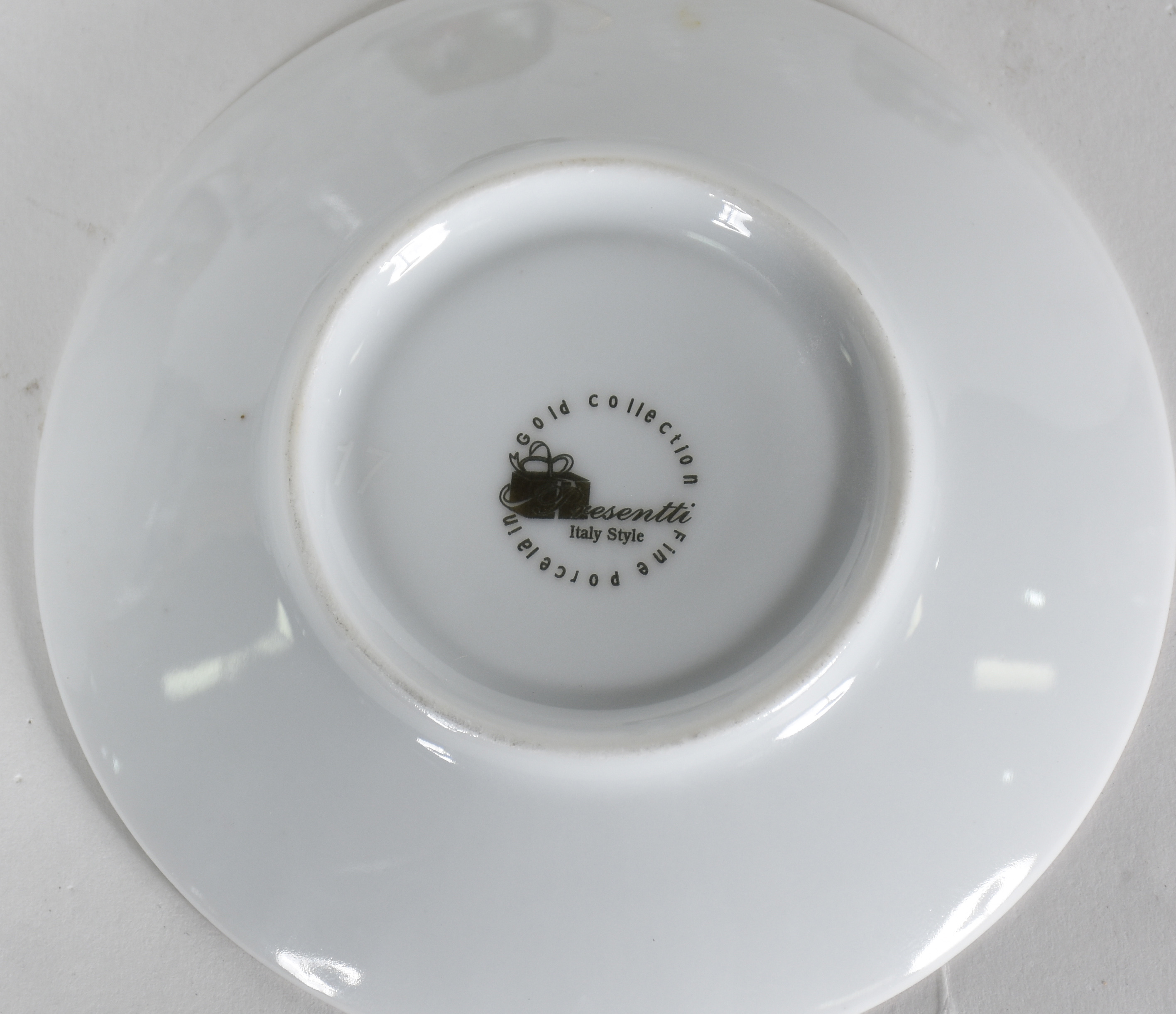 Diversas peças sendo , Dois bowls , 1 de cristal e 1 de vidro Francês... - foto 4 de 6