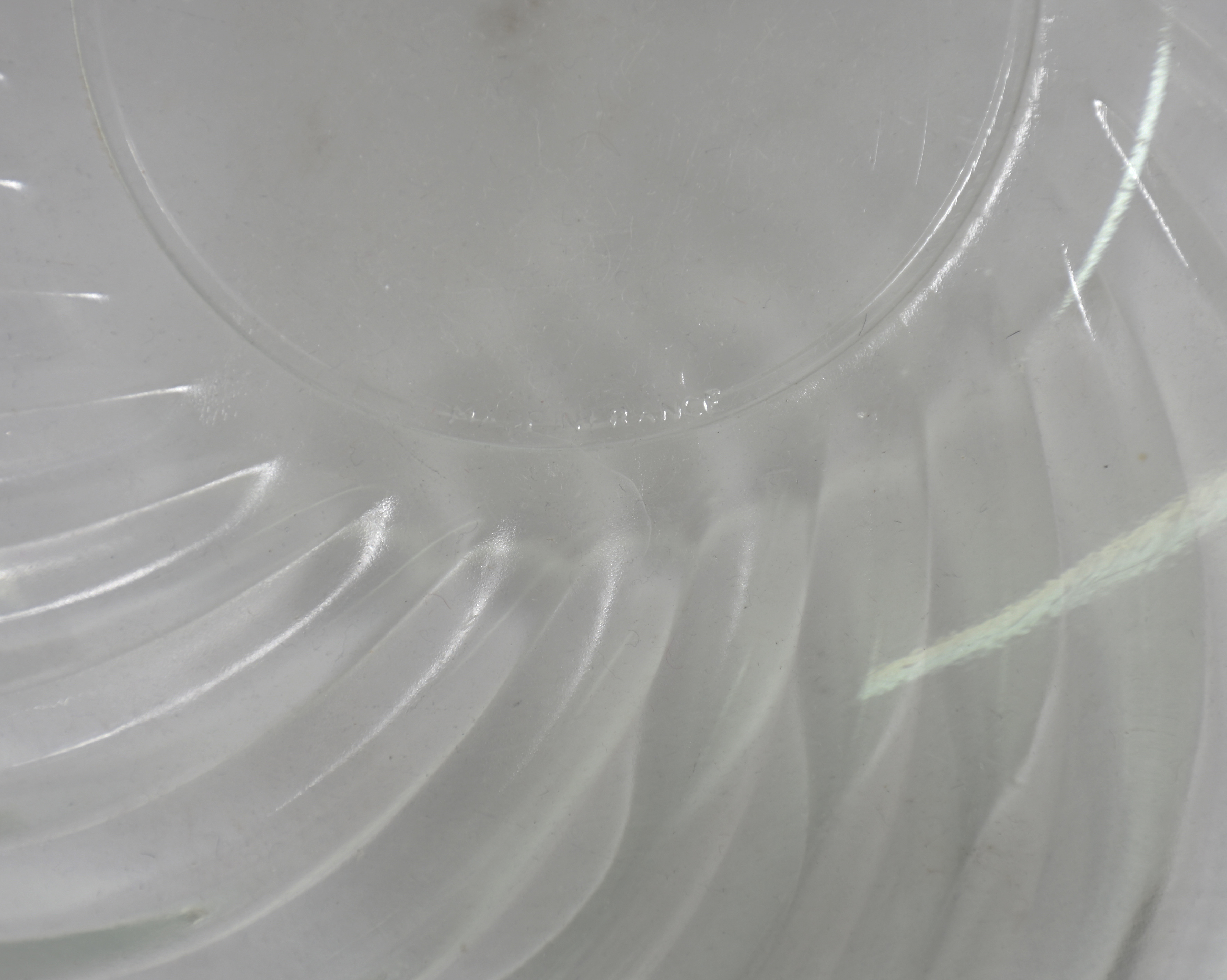 Diversas peças sendo , Dois bowls , 1 de cristal e 1 de vidro Francês... - foto 6 de 6