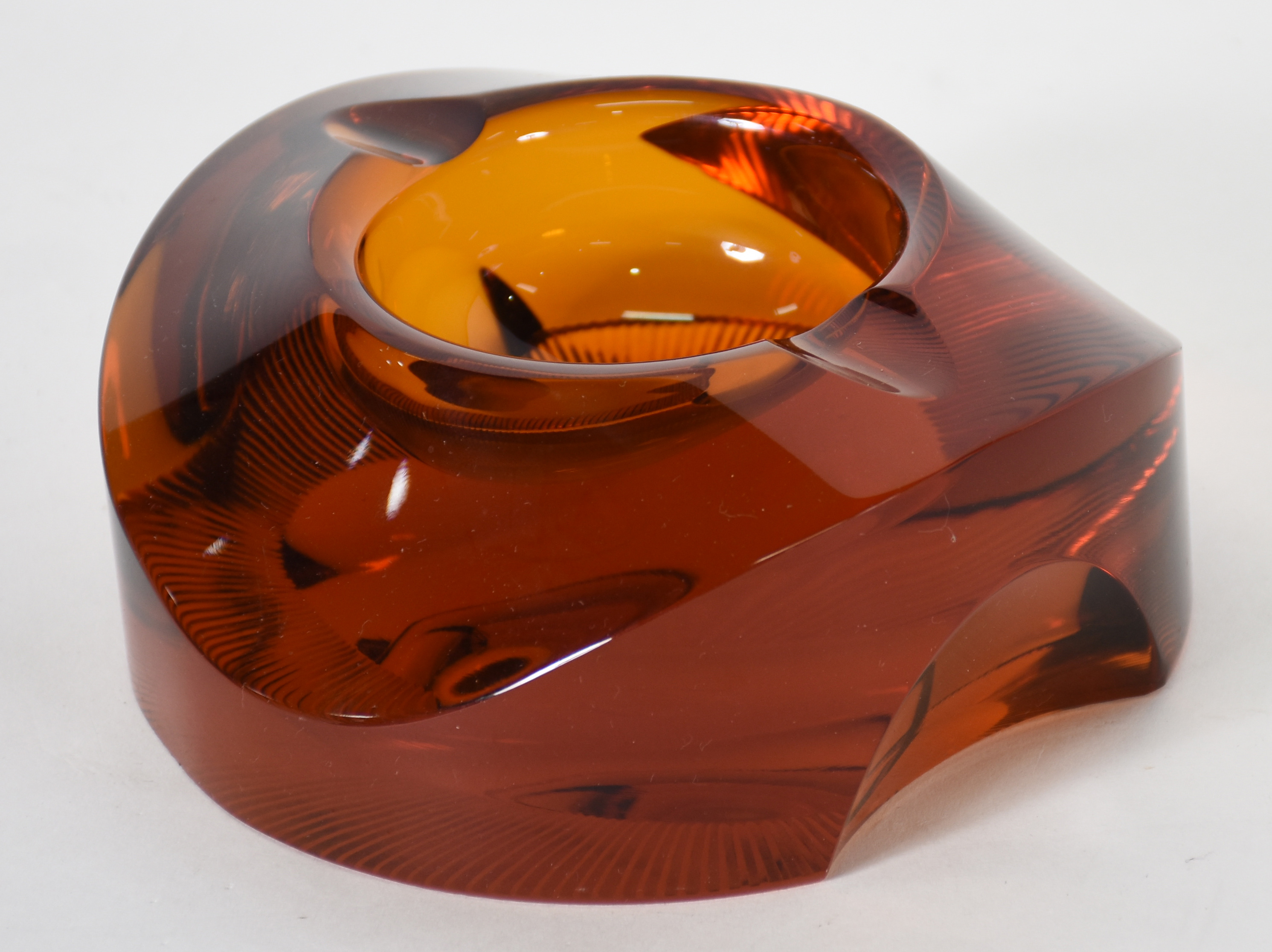 Cinzeiro de Cristal tcheco "Moser" na cor âmbar . Marcado na base. - foto 1 de 4