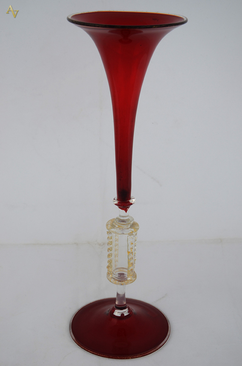 Solifleur de murano italiano na cor vermelha com detalhe em pó de...