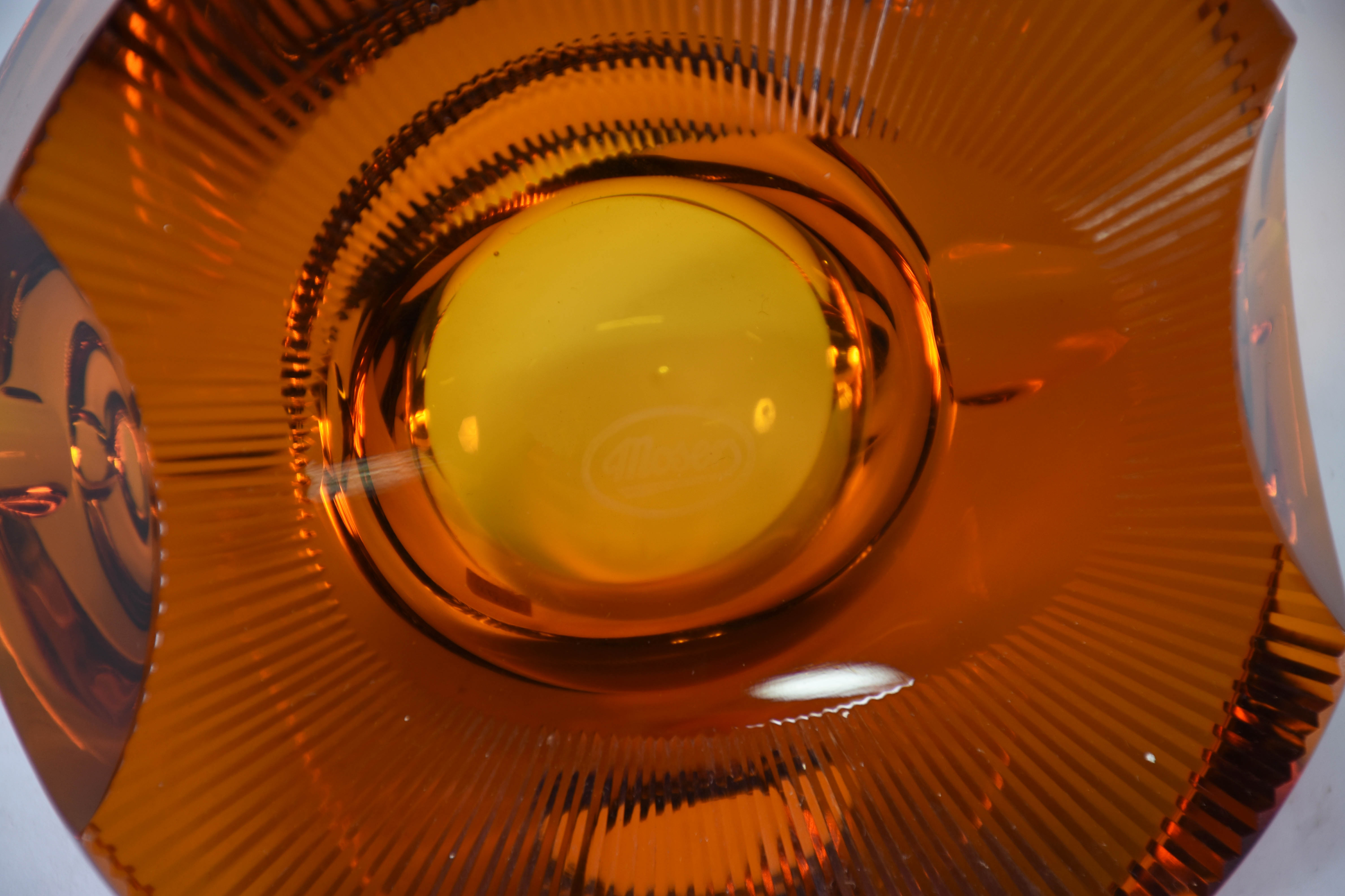 Cinzeiro de Cristal tcheco "Moser" na cor âmbar . Marcado na base. - foto 4 de 4