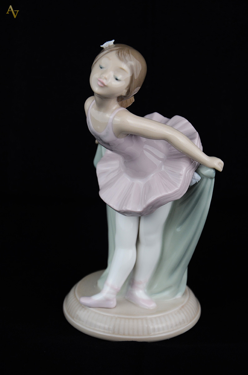 Escultura de porcelana NAO LLADRO representando bailarina. Altura 18... - foto 1 de 2