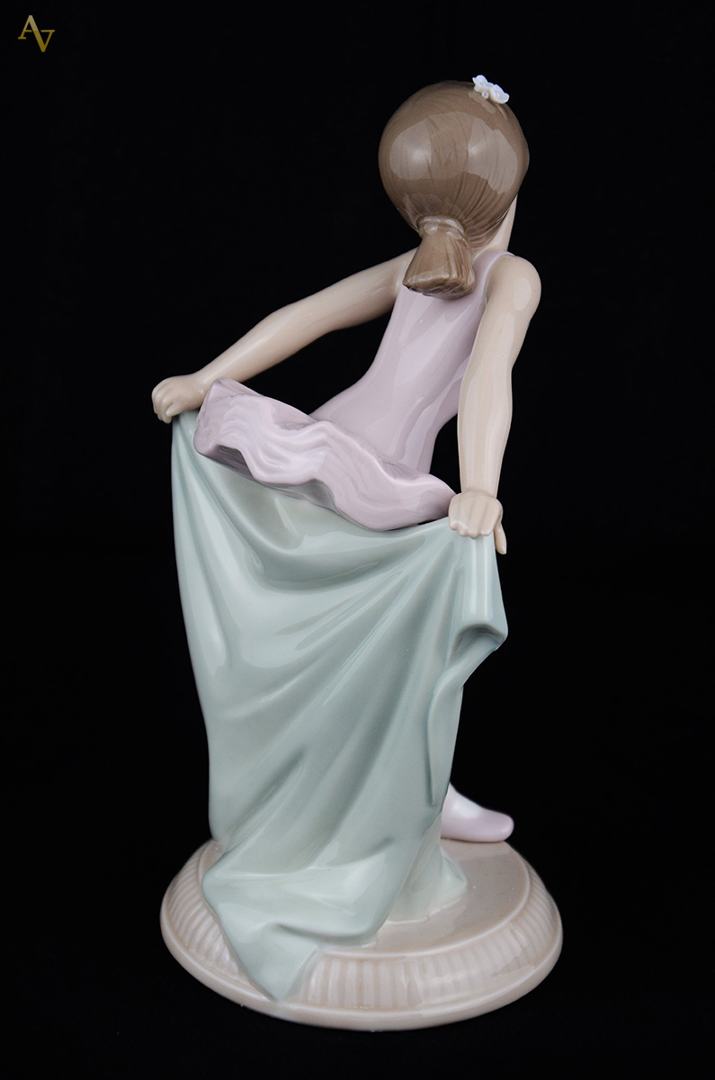 Escultura de porcelana NAO LLADRO representando bailarina. Altura 18... - foto 2 de 2