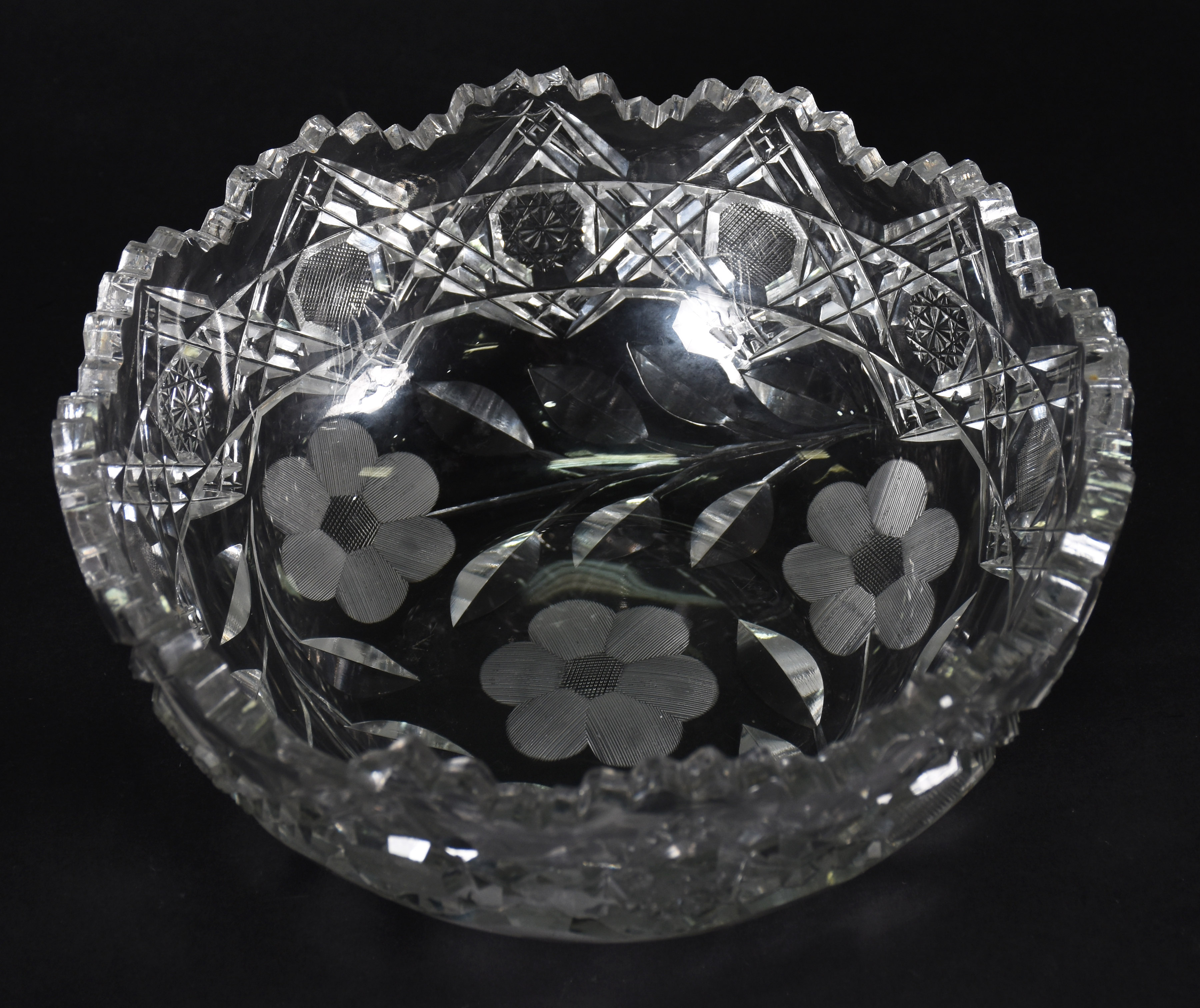 Bowl de cristal tcheco lapidado. - foto 1 de 3