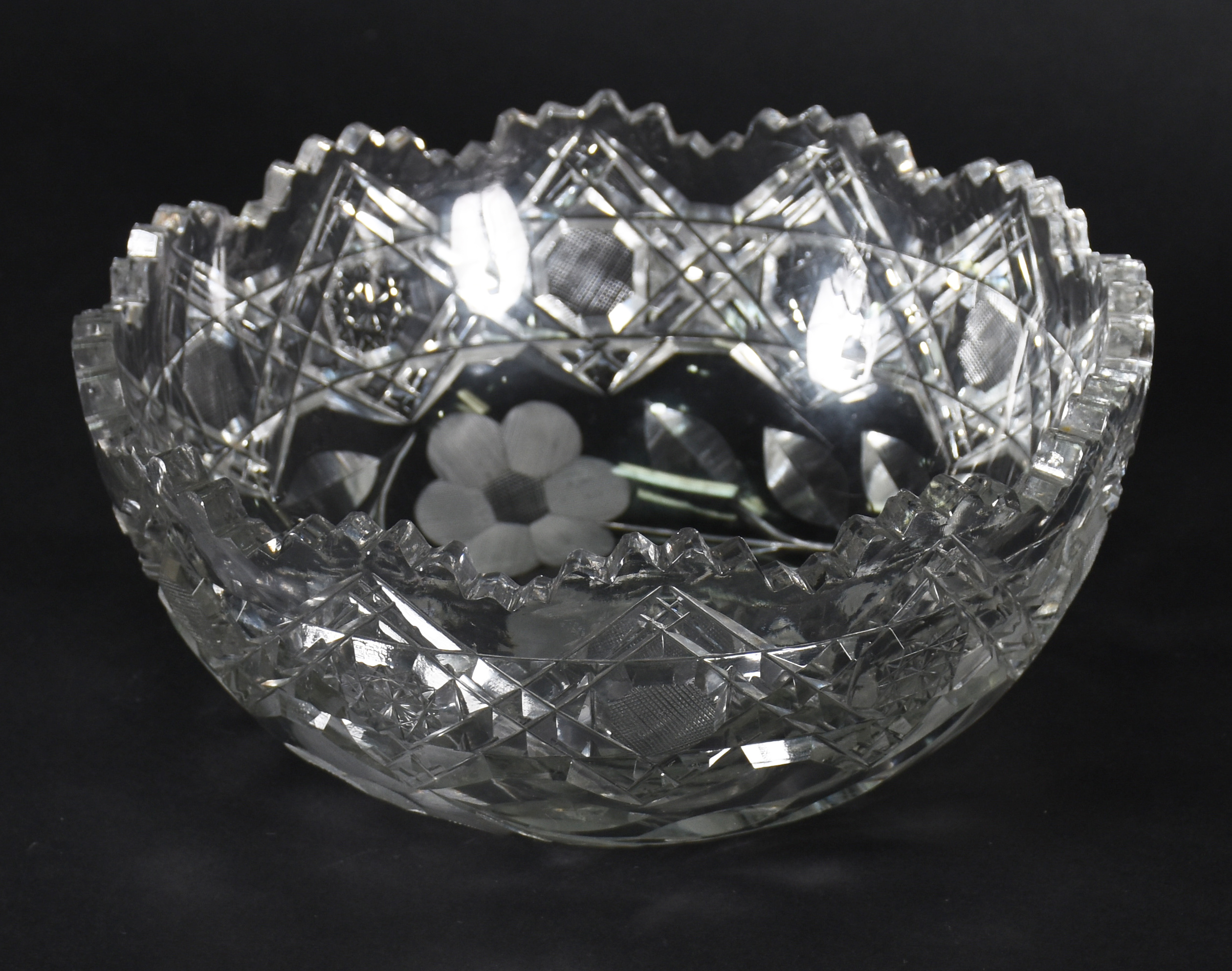Bowl de cristal tcheco lapidado. - foto 3 de 3