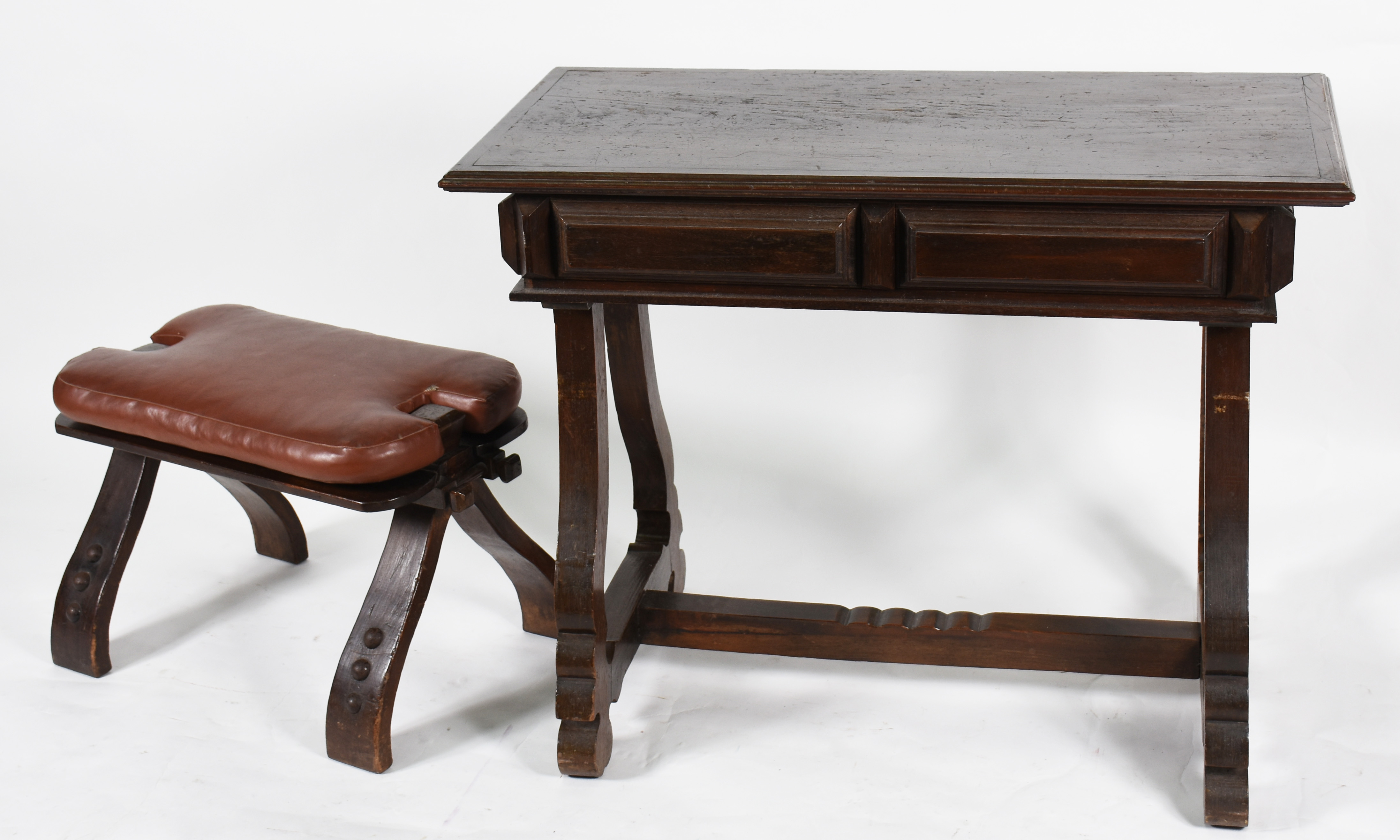 Mesa para escritório de madeira nobre, duas gavetas, estilo colonial... - foto 5 de 5