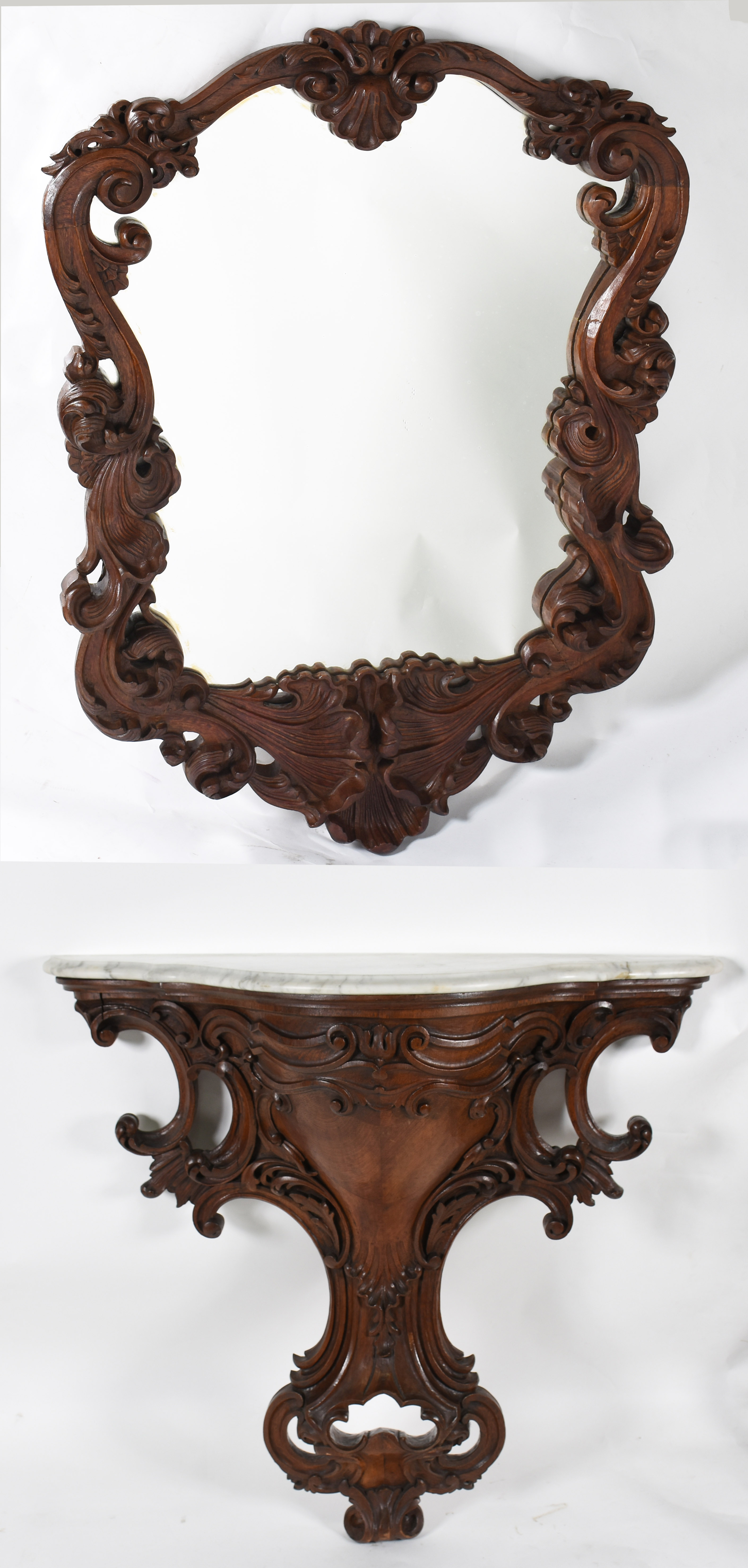 Console de madeira nobre entalhada com tampo de mármore, acompanha... - foto 1 de 6