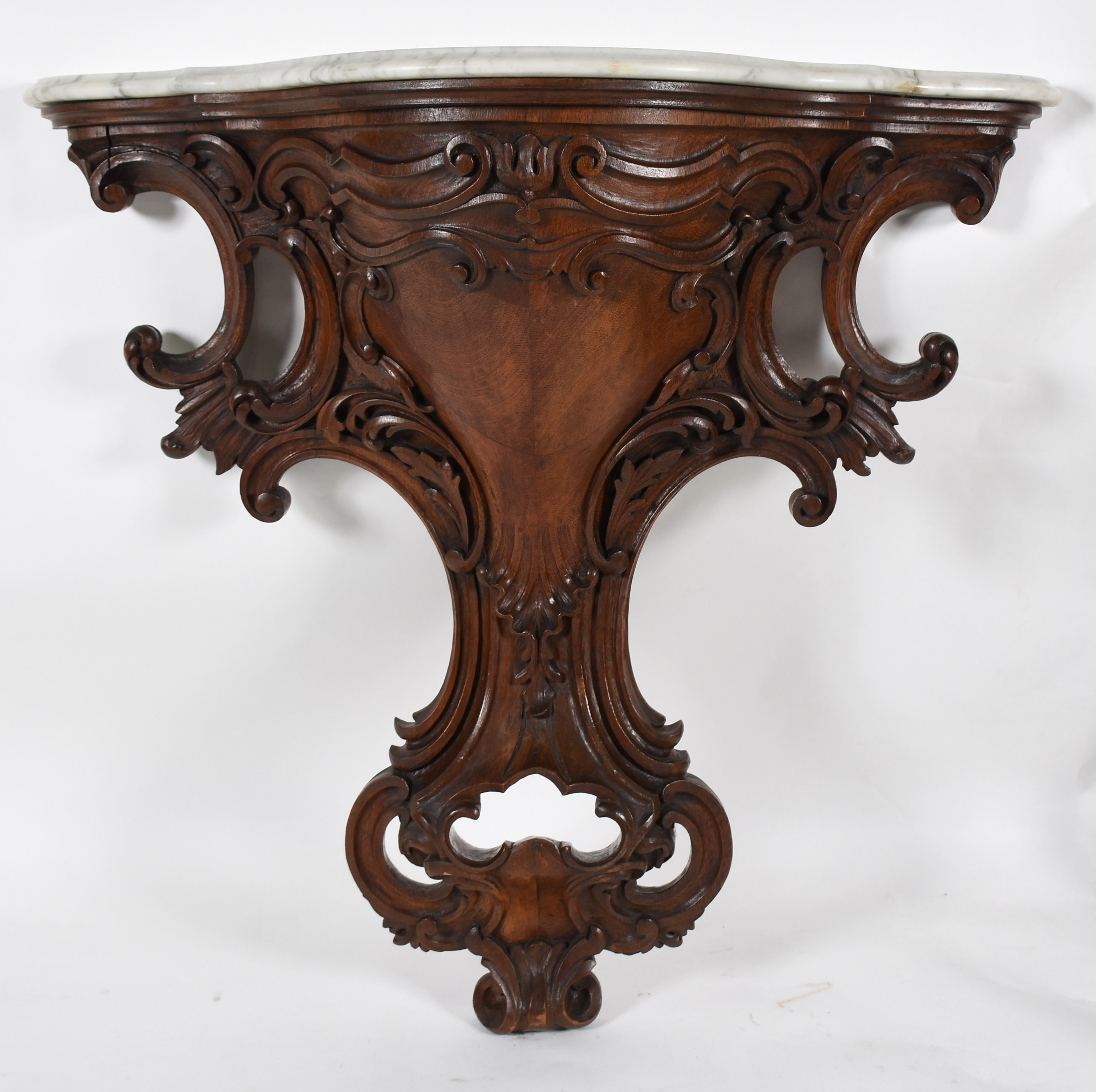 Console de madeira nobre entalhada com tampo de mármore, acompanha... - foto 2 de 6