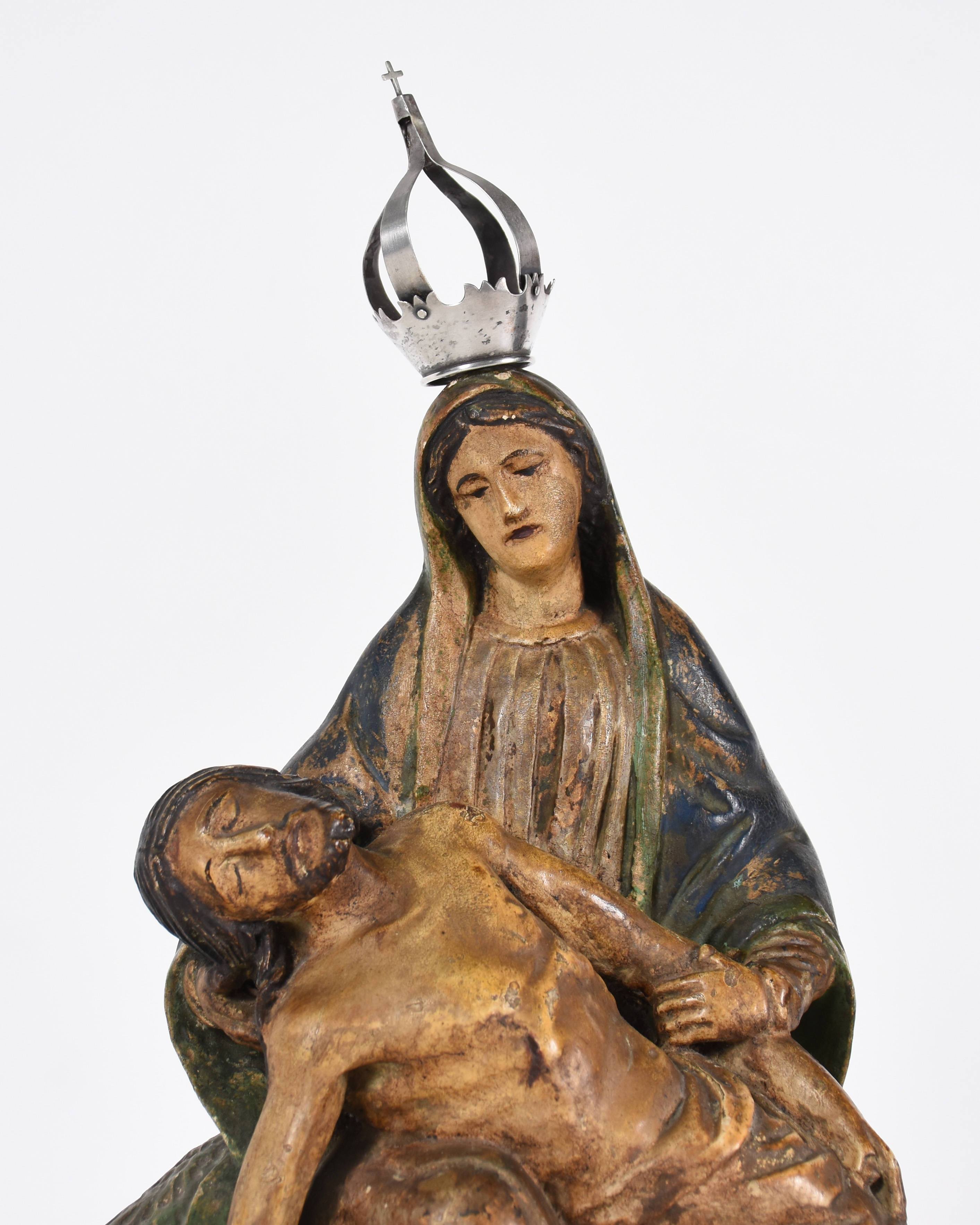 Antiga imagem de "Pietá" de madeira nobre entalhada e policromada. - foto 2 de 4