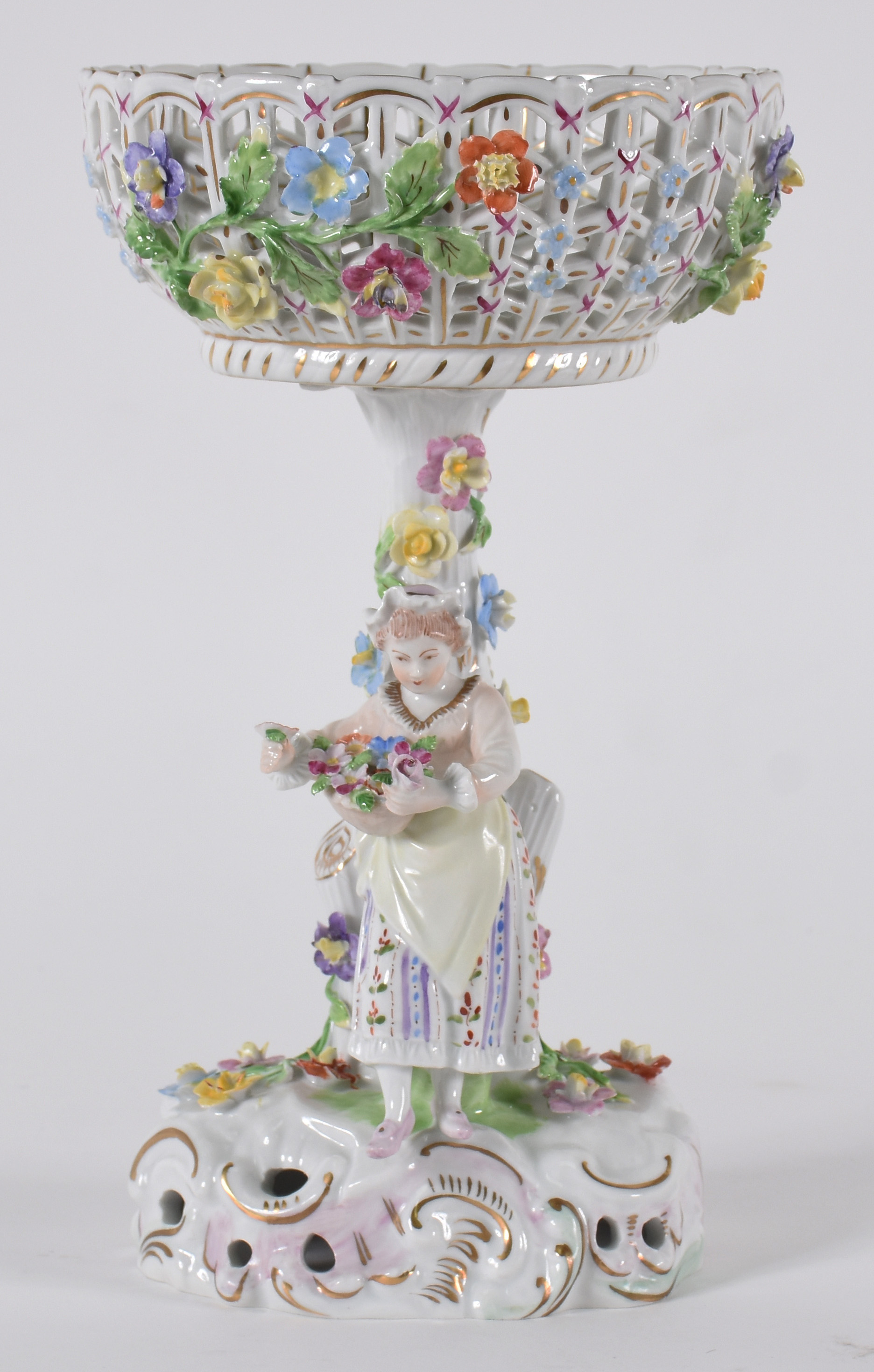 Fruteira de porcelana alemã de Dresden, base com figura de camponesa... - foto 1 de 5