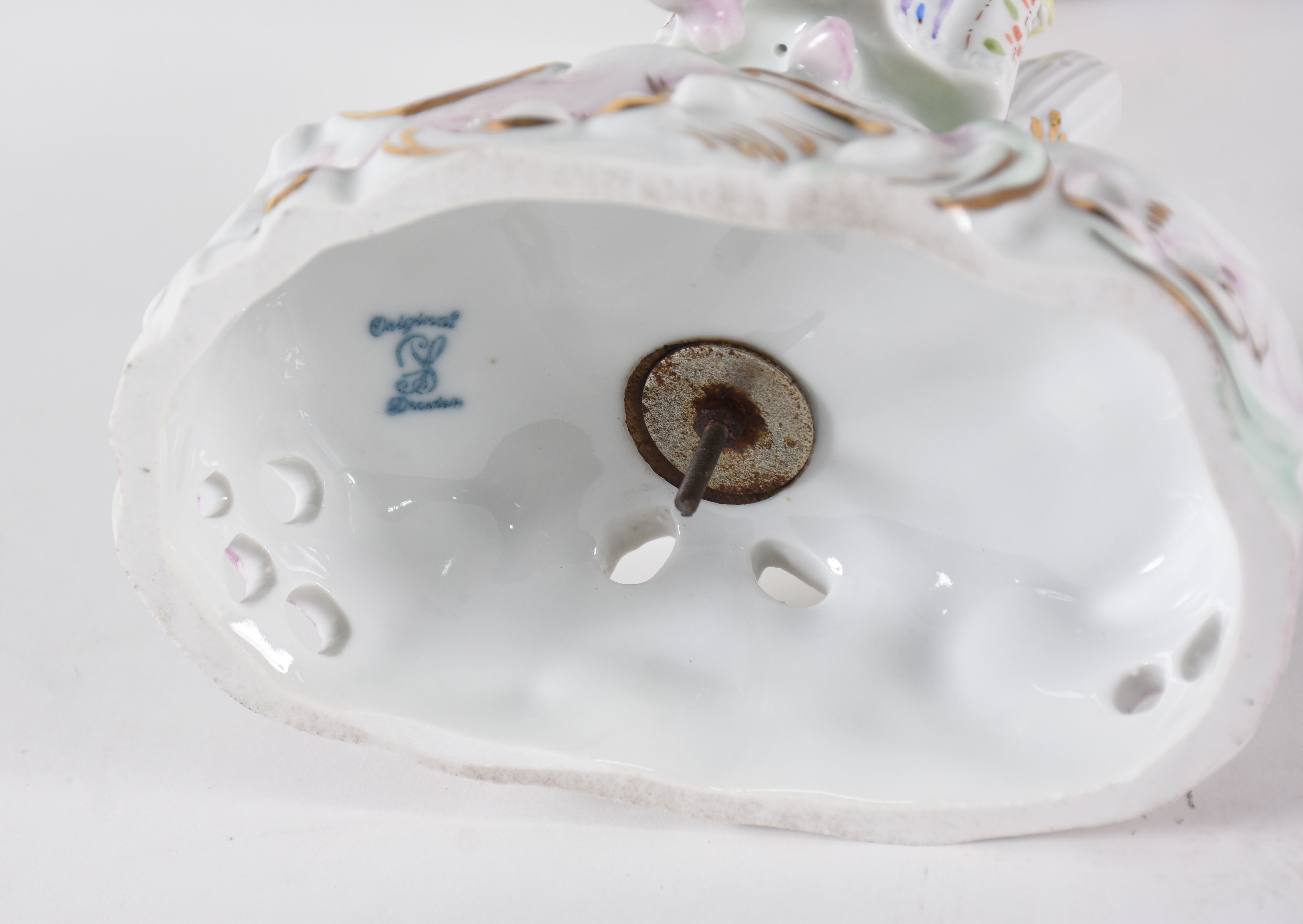 Fruteira de porcelana alemã de Dresden, base com figura de camponesa... - foto 5 de 5