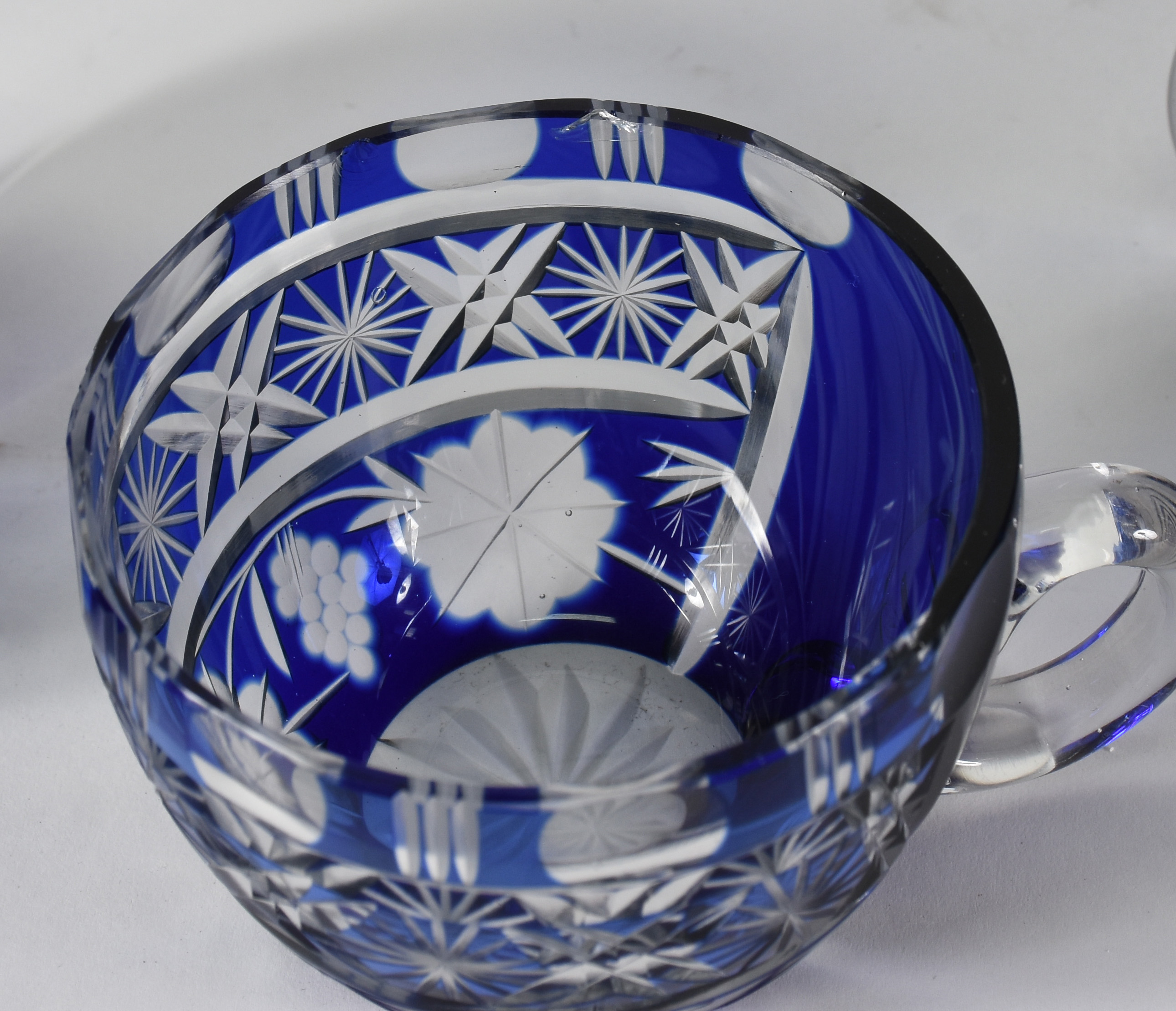 Poncheira com 13 canecas de cristal double azul lapidado. (faltando a... - foto 5 de 5