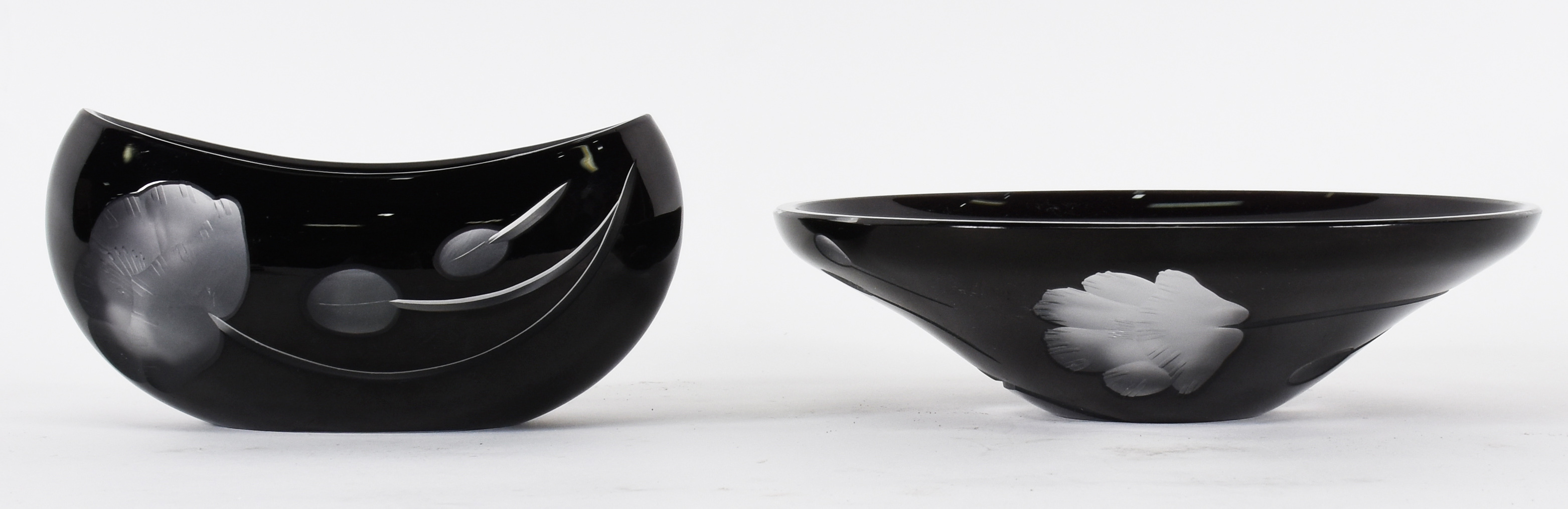 Duas peças em demi cristal doublé preto com flores lavradas. - foto 2 de 4