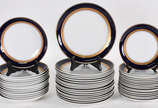 Porcelanas Steatita (1956),  - Aparelho de porcelana Steatita  composto de , 17 pratos rasos , 14 fundos , 17 para sobremesa . Total 48 peças.