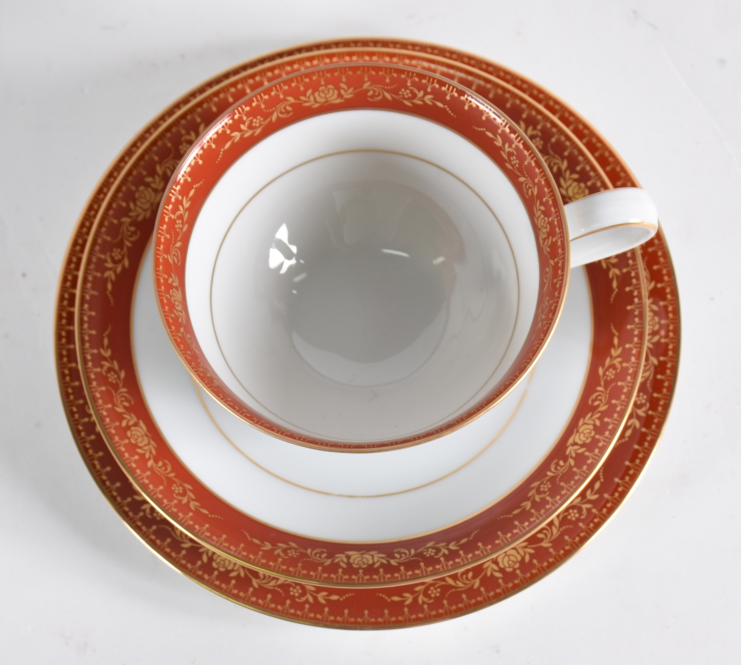 Aparelho Noritake composto de 12 pratos rasos, 12 fundos, 12... - foto 2 de 5