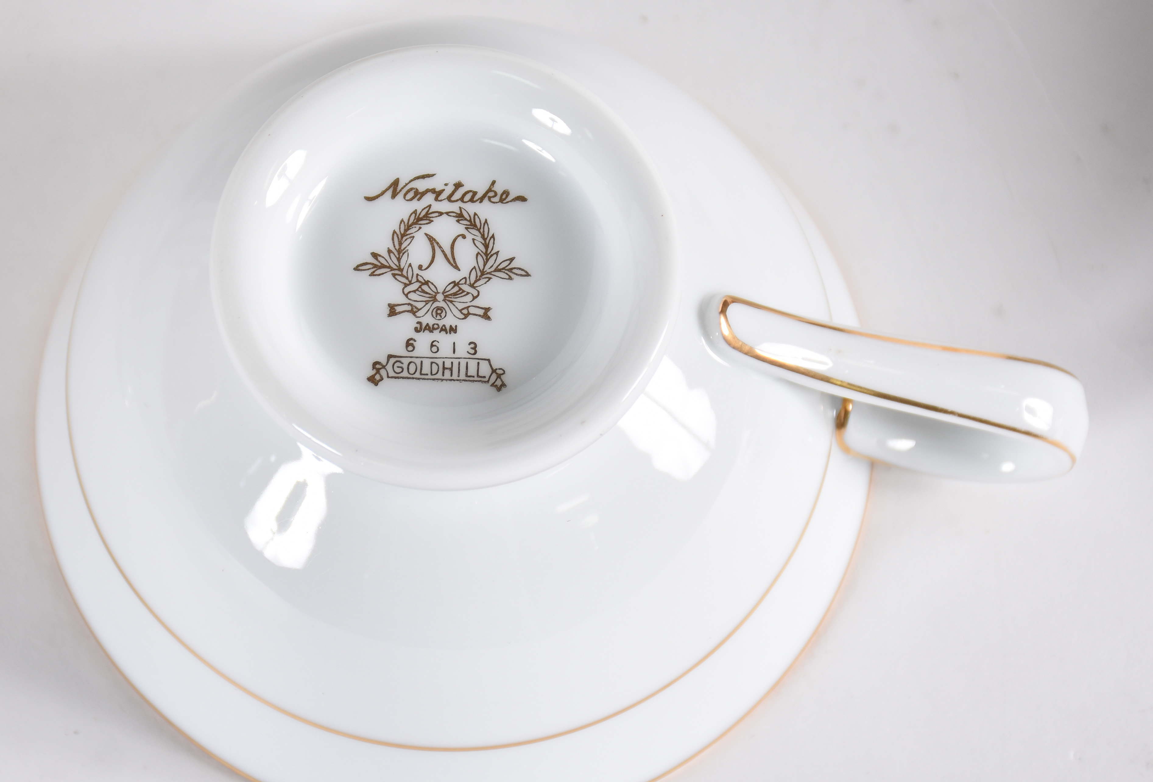 Aparelho Noritake composto de 12 pratos rasos, 12 fundos, 12... - foto 5 de 5