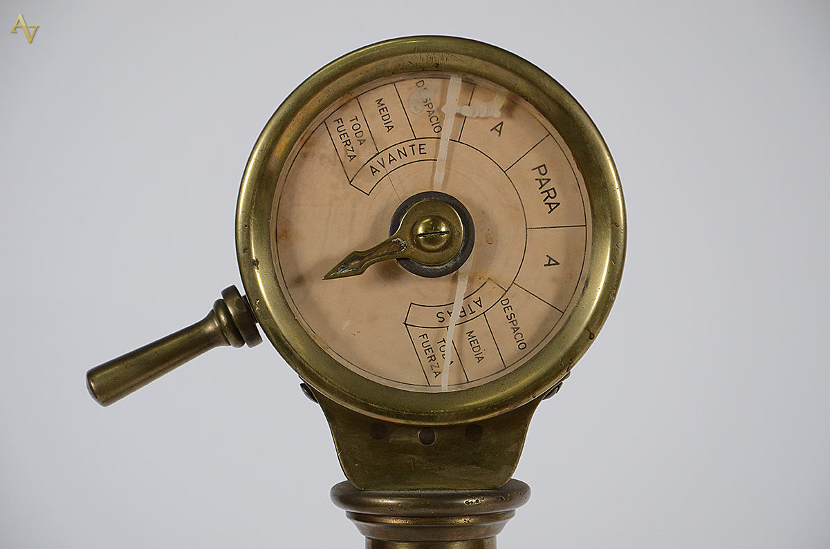 Acionador da casa de comando de navio em bronze. Altura 84 cm. - foto 2 de 3