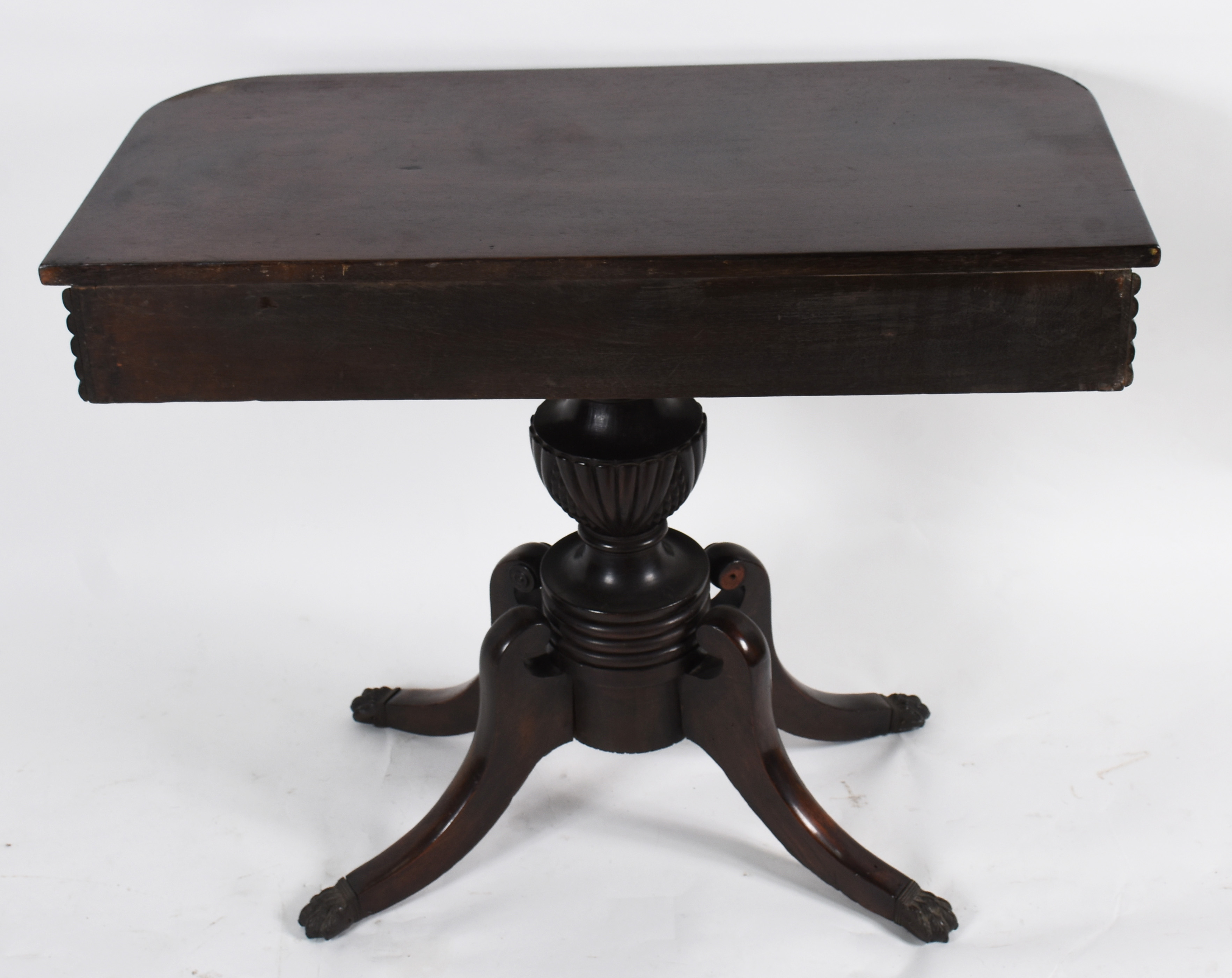 Mesa de encostar de madeira nobre, tampo retangular com quinas... - foto 3 de 4