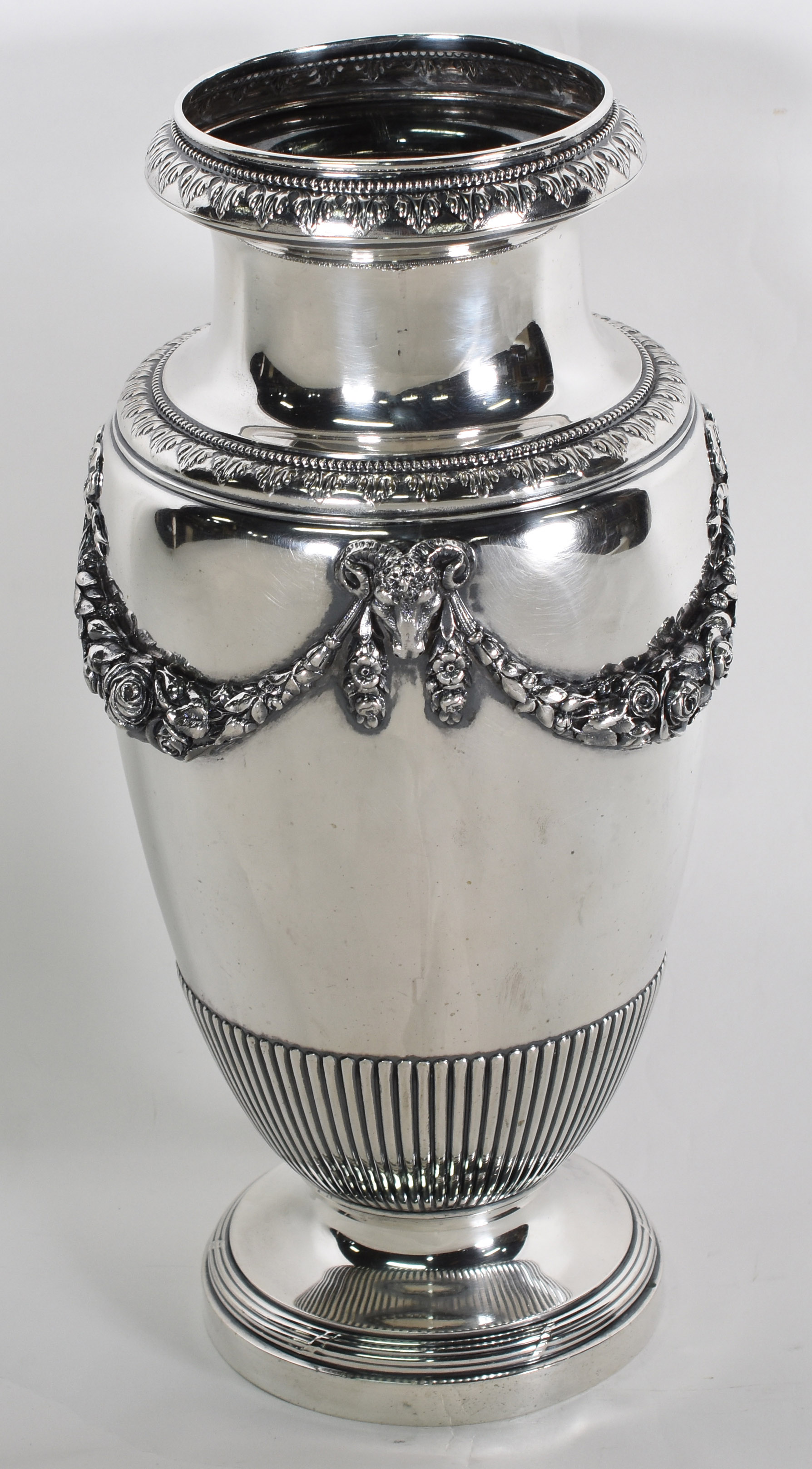 Vaso de prata contraste 800 mls, E.Marcus, ricamente trabalhado com... - foto 1 de 3