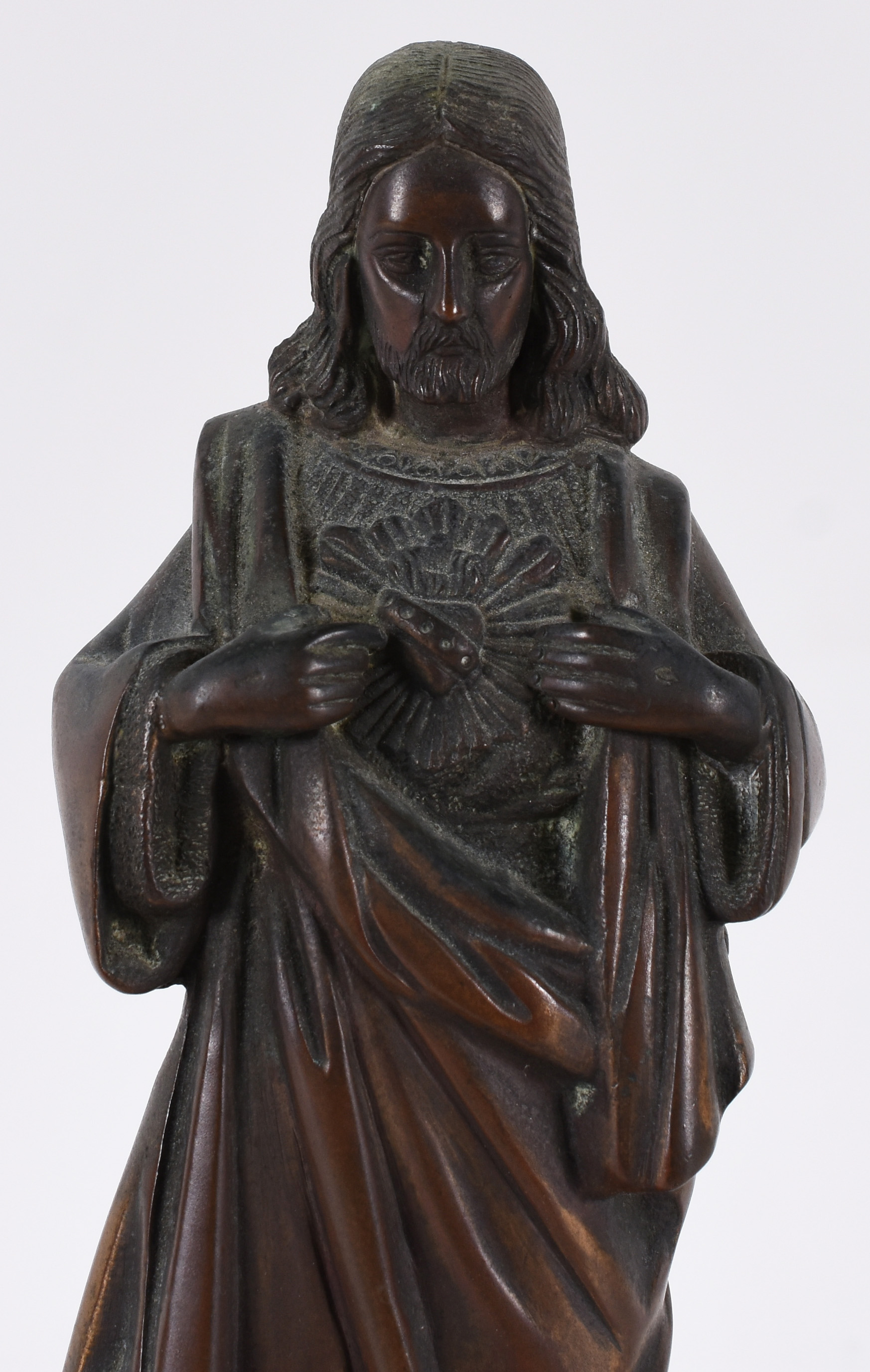 Imagem de bronze representando Sagrado coração de Jesus, assinado. - foto 2 de 6